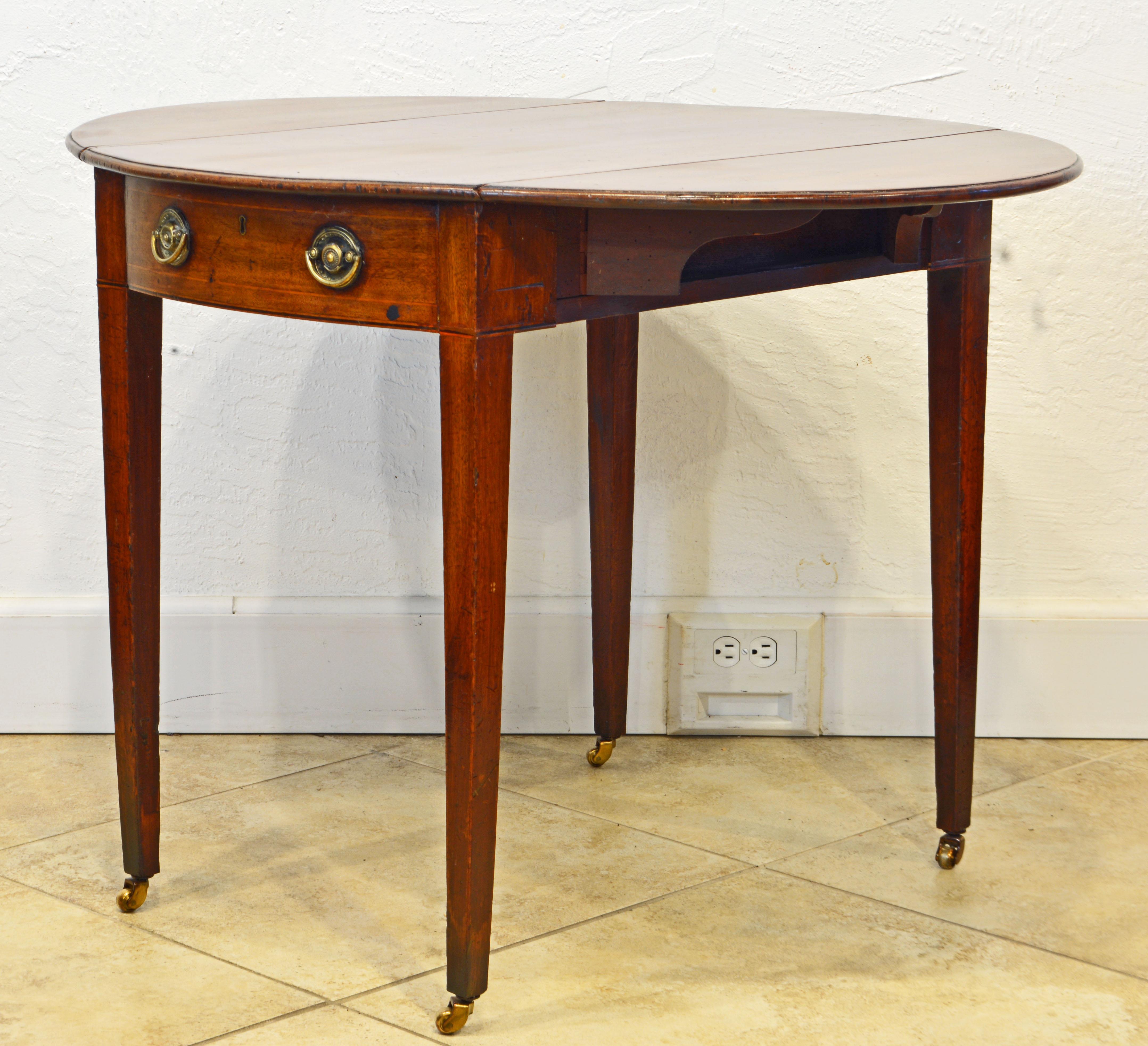 George III String Inlaid Mahogany Oval One-Drawer Pembroke Table, circa 1820 In Good Condition In Ft. Lauderdale, FL