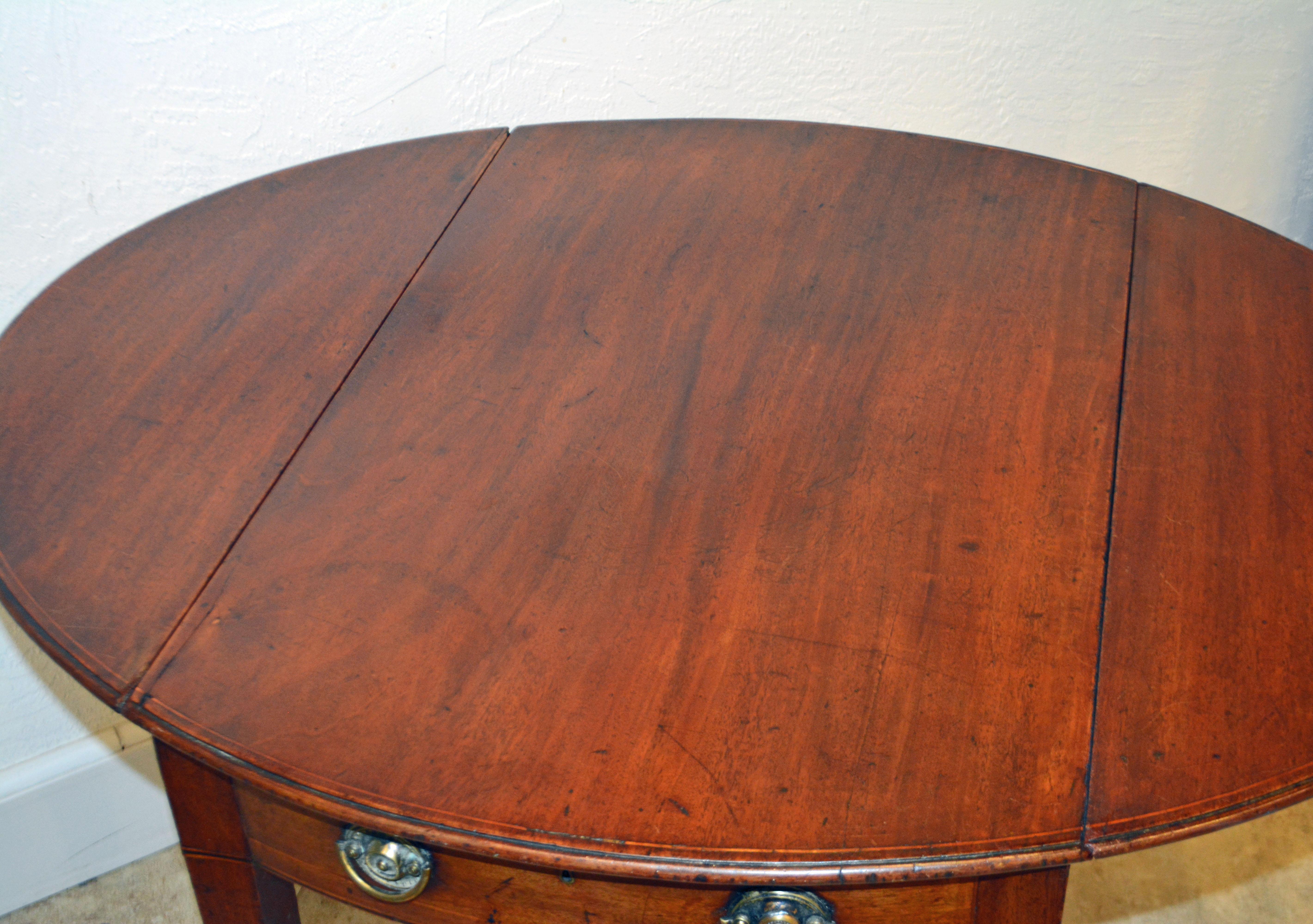 George III String Inlaid Mahogany Oval One-Drawer Pembroke Table, circa 1820 1