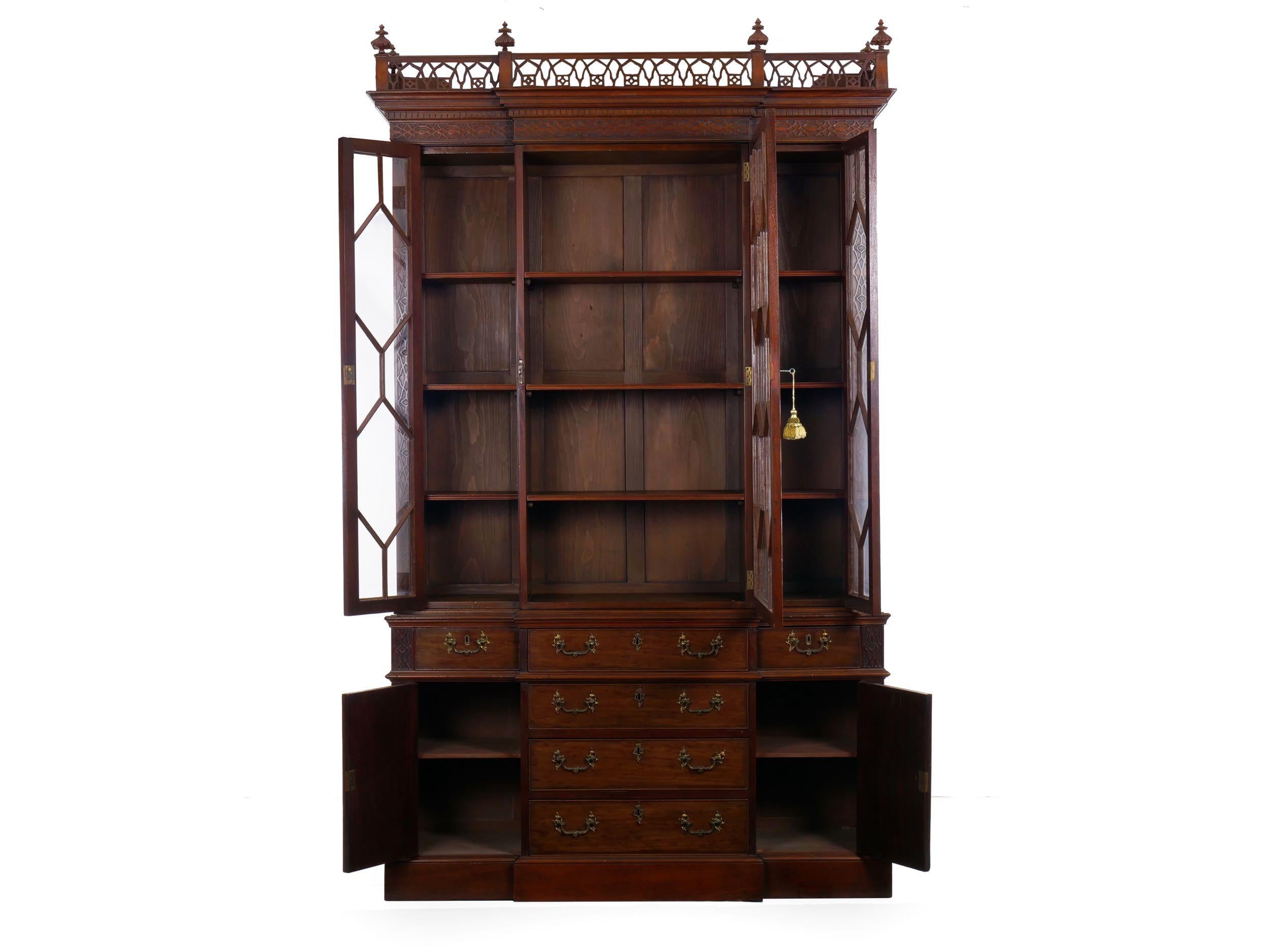 English George III Style Breakfront Bookcase Cabinet, circa 1880 1