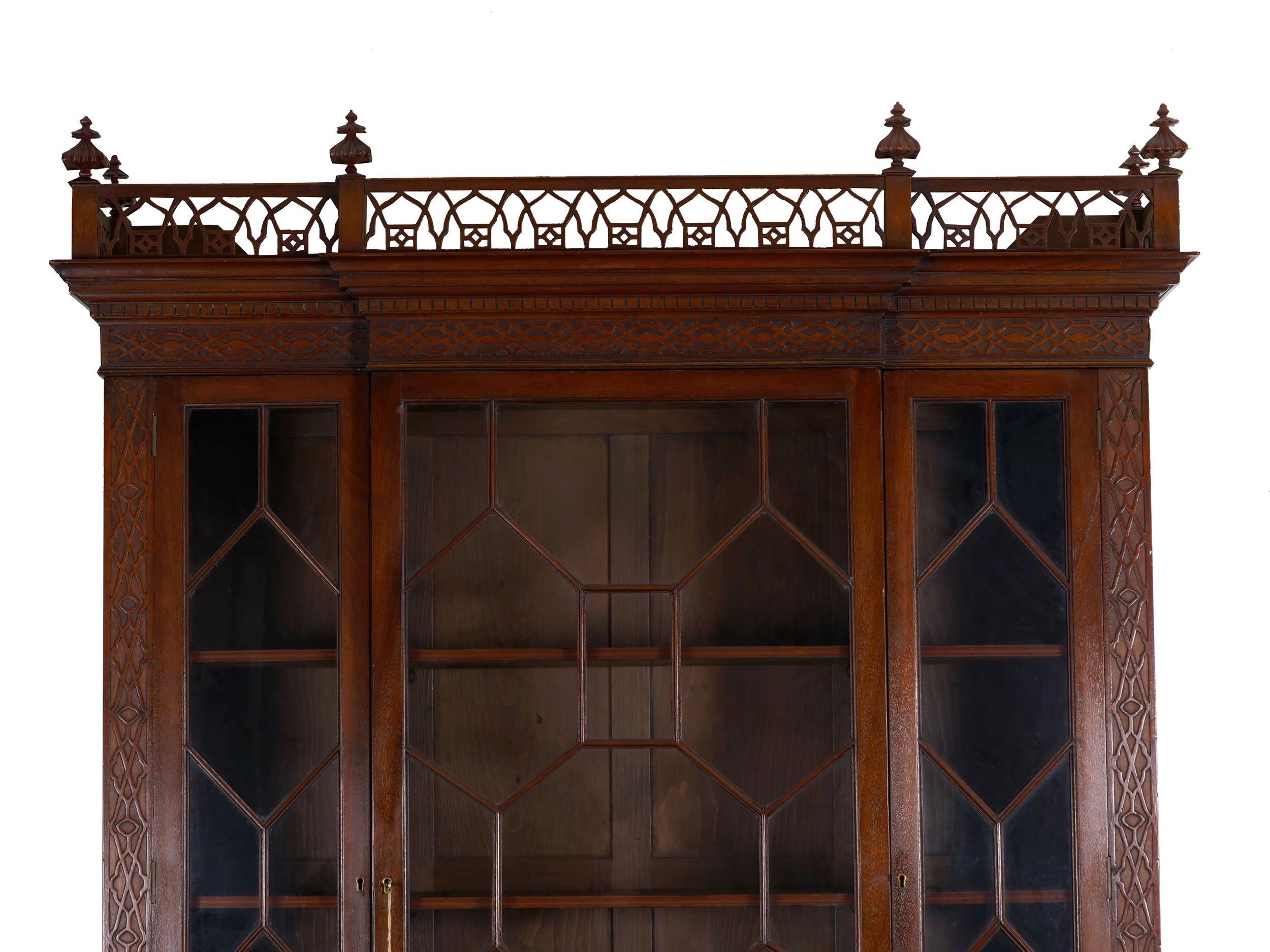 English George III Style Breakfront Bookcase Cabinet, circa 1880 2