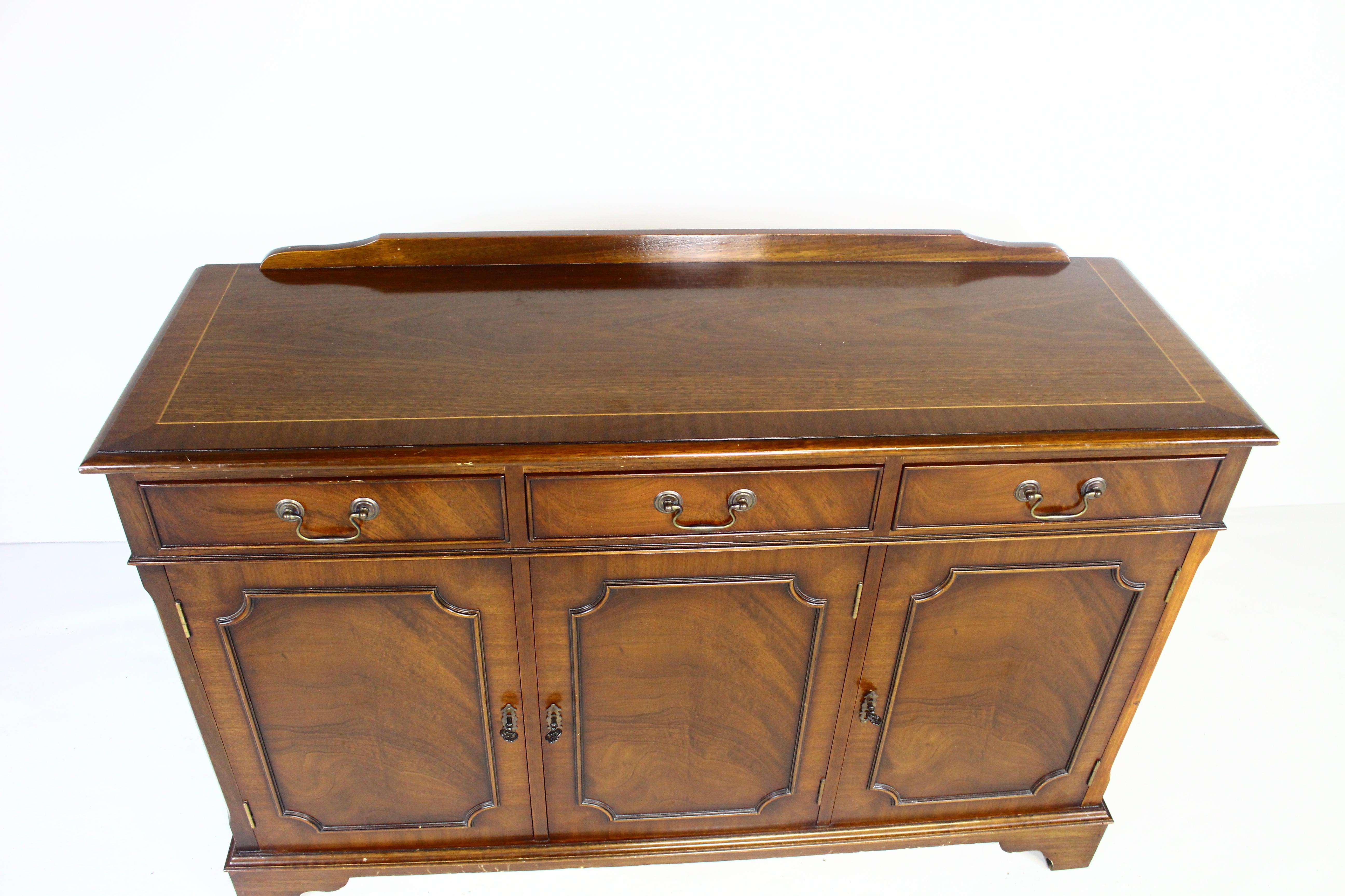 English George III Style Chest of Drawers For Sale 5