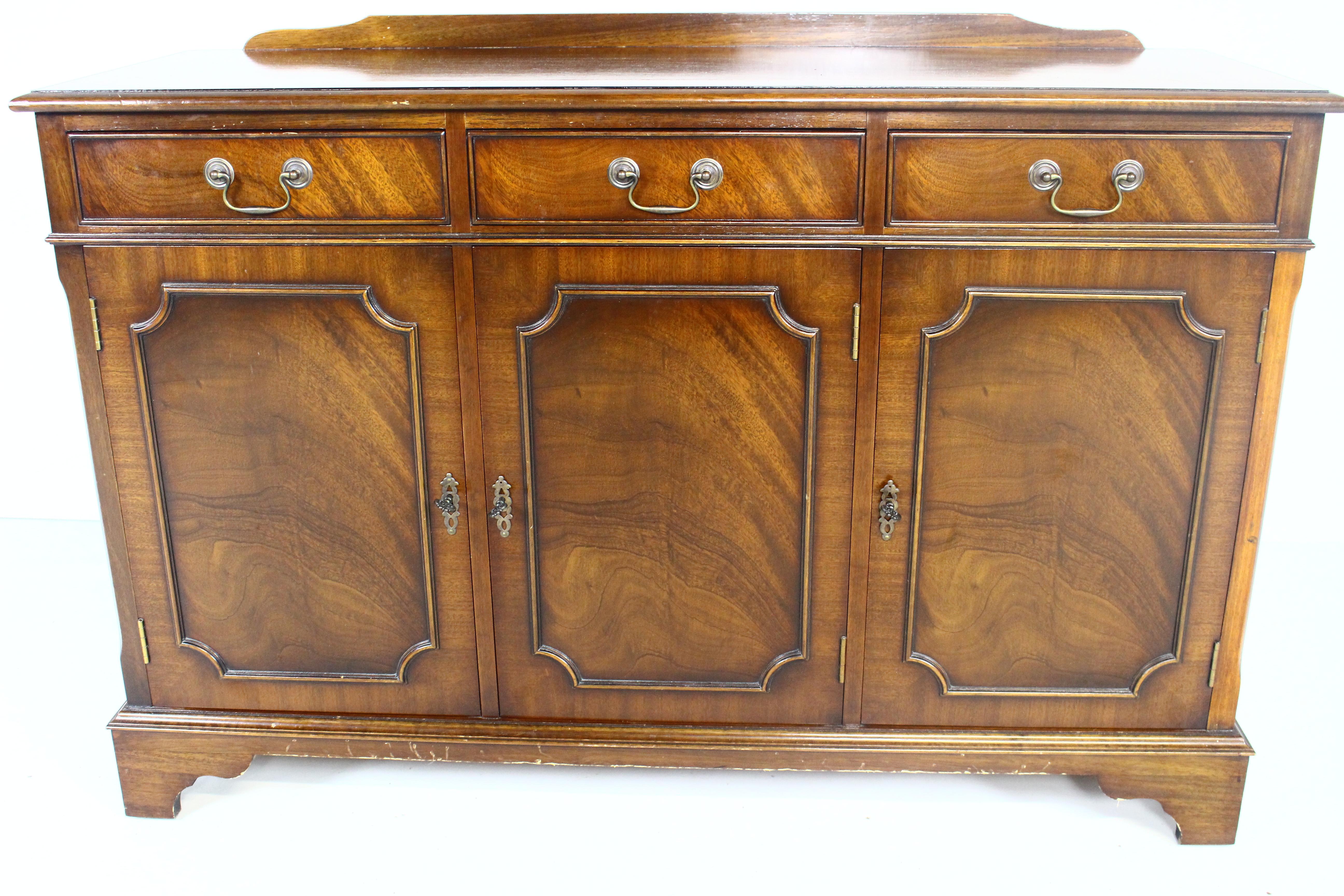 English George III Style Chest of Drawers For Sale 8