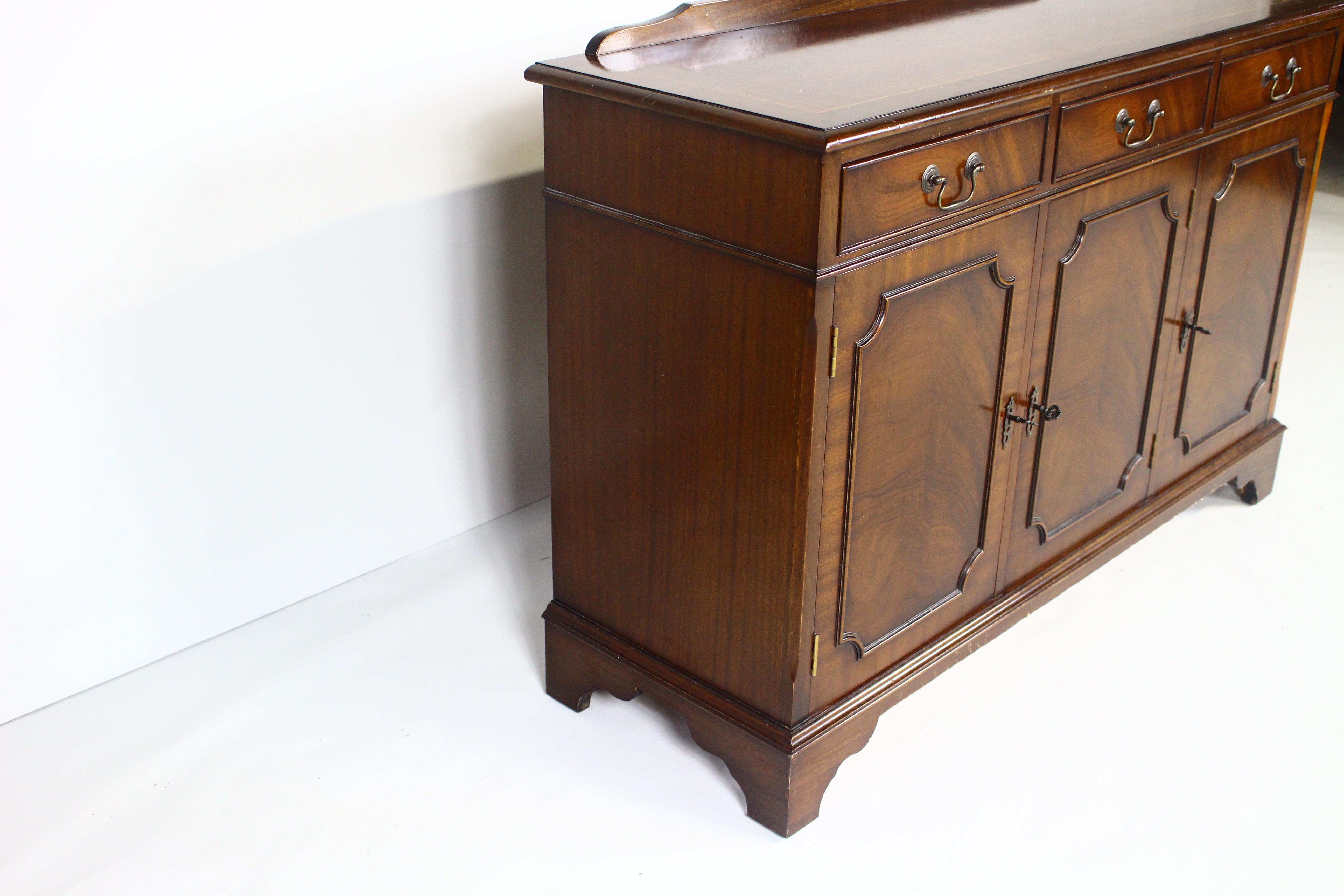 English George III Style Chest of Drawers For Sale 4