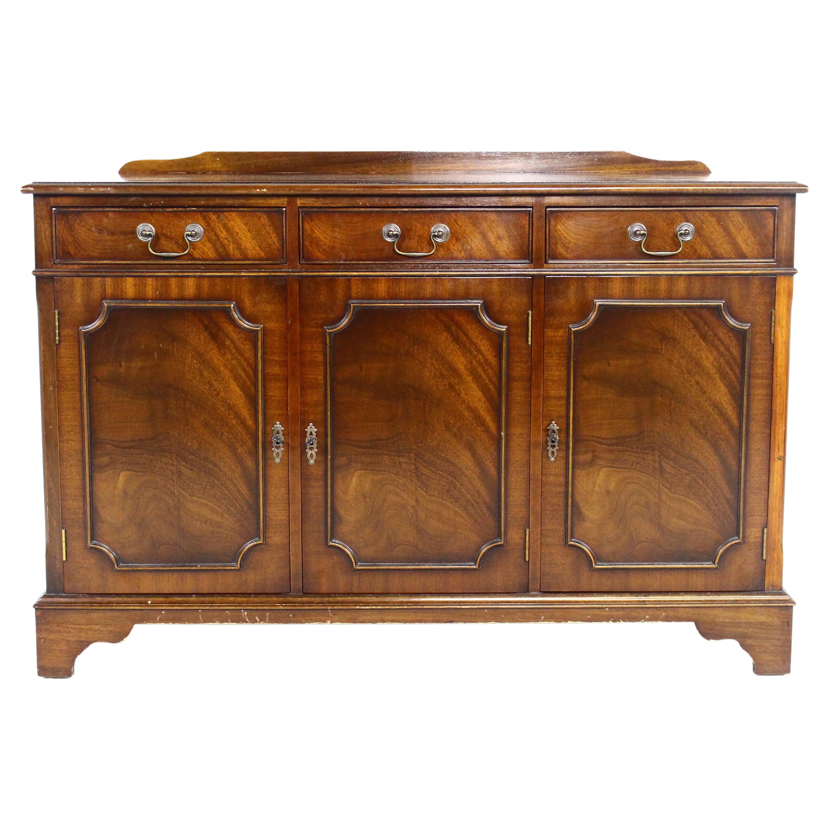 English George III Style Chest of Drawers For Sale