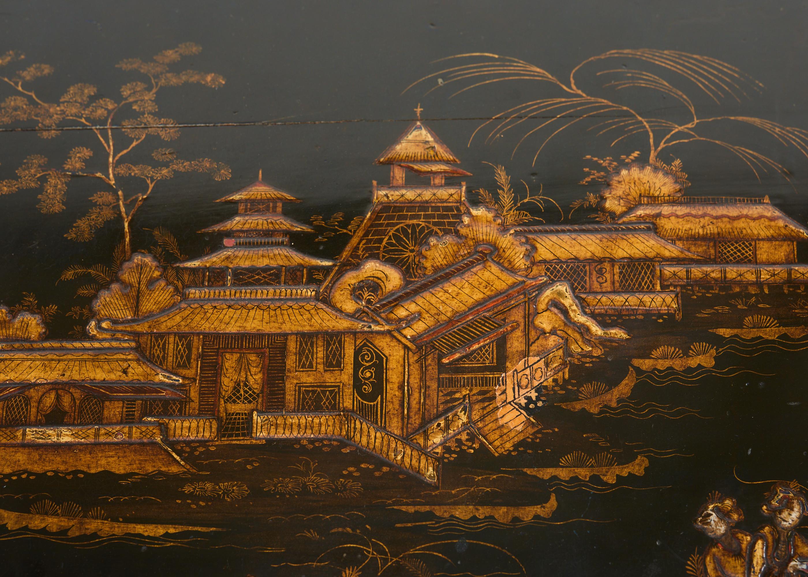 Englischer Chinoiserie-Schreibtisch im George-III-Stil mit Lackdekor im Angebot 3