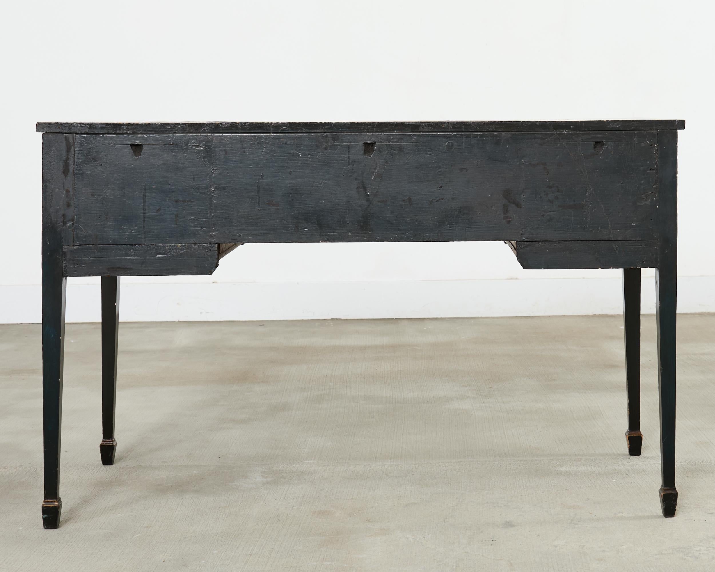 Englischer Chinoiserie-Schreibtisch im George-III-Stil mit Lackdekor im Angebot 12