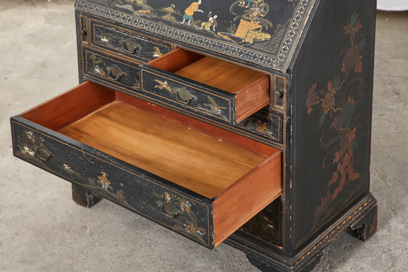 English George III Style Chinoiserie Lacquered Secretary Bookcase In Good Condition In Rio Vista, CA