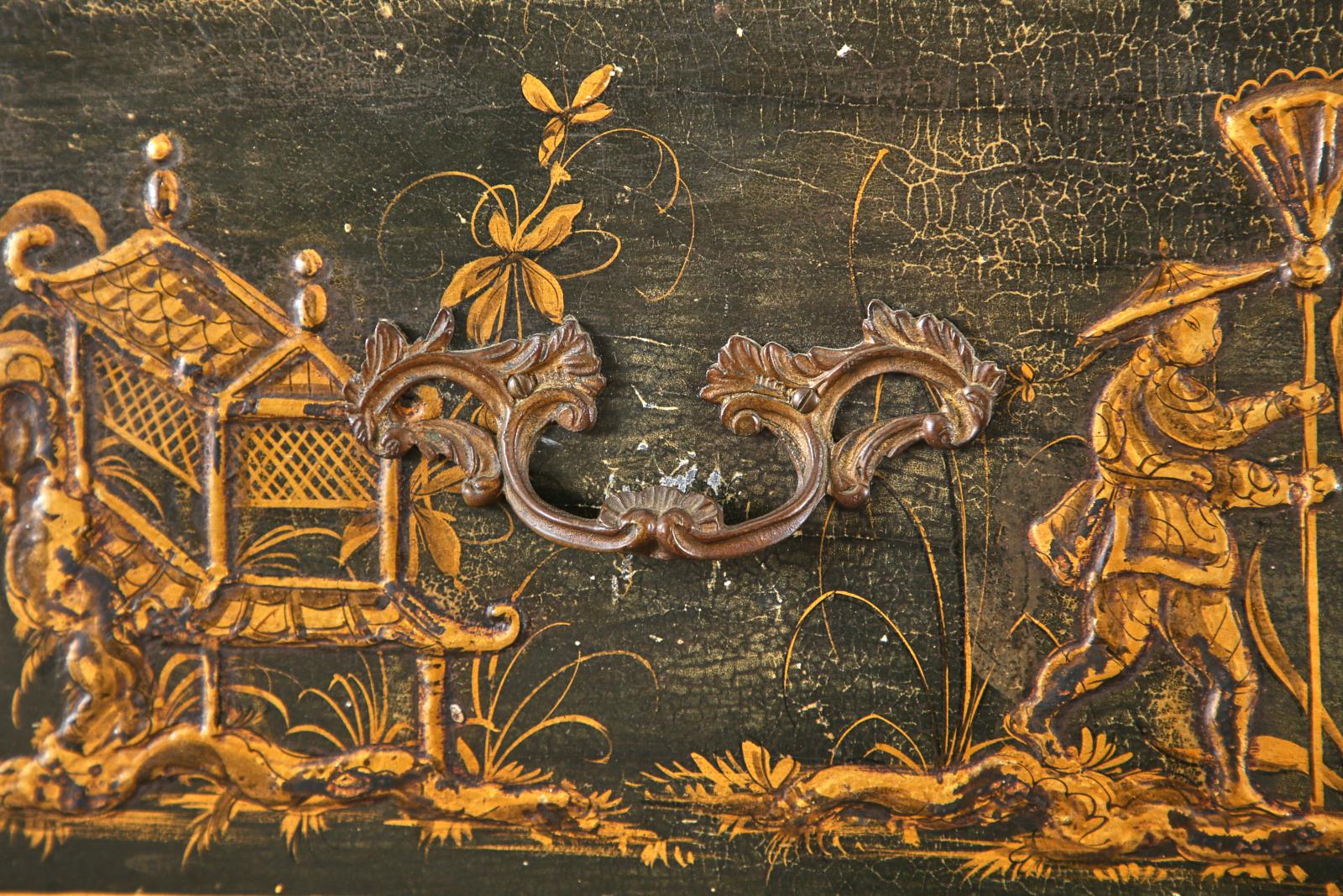 Bibliothèque secrétaire anglaise laquée de style George III de style chinoiserie 6