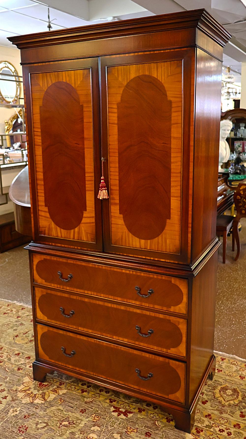 English George III Style Mahogany Satinwood Banded Armoire Cabinet Linen Press In Good Condition In Long Branch, NJ