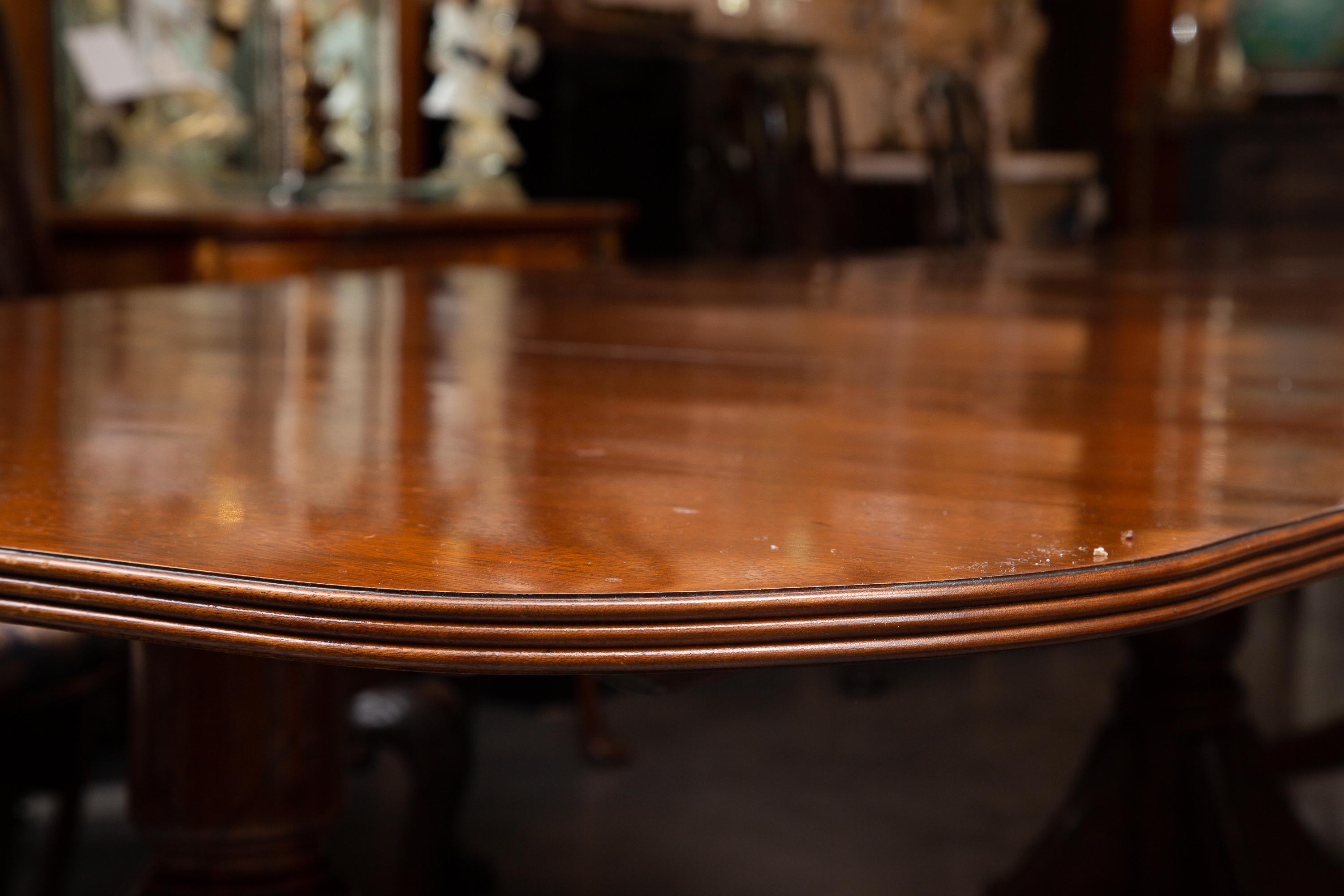 19th Century English George III Style Mahogany Triple Pedestal Dining Table For Sale