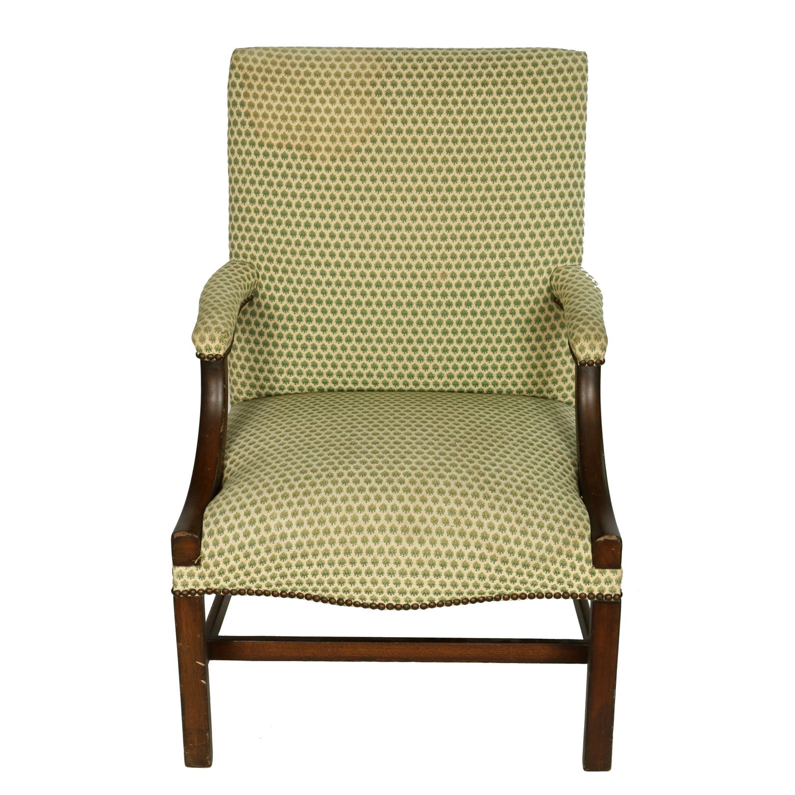 Englischer gepolsterter Sessel im George-III-Stil im Zustand „Gut“ im Angebot in Locust Valley, NY
