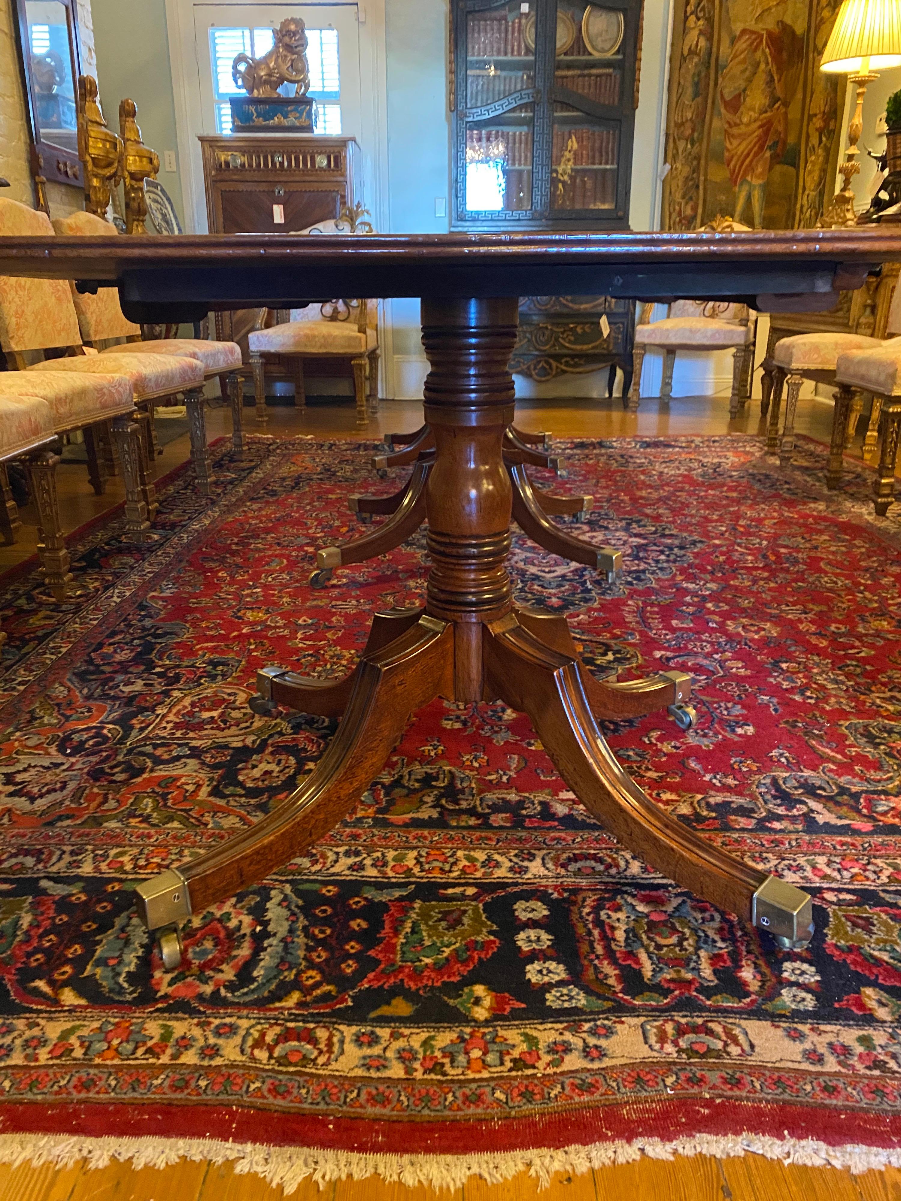 English mahogany George III three pedestal dining table with two leaves. Each pedestal is 26.75