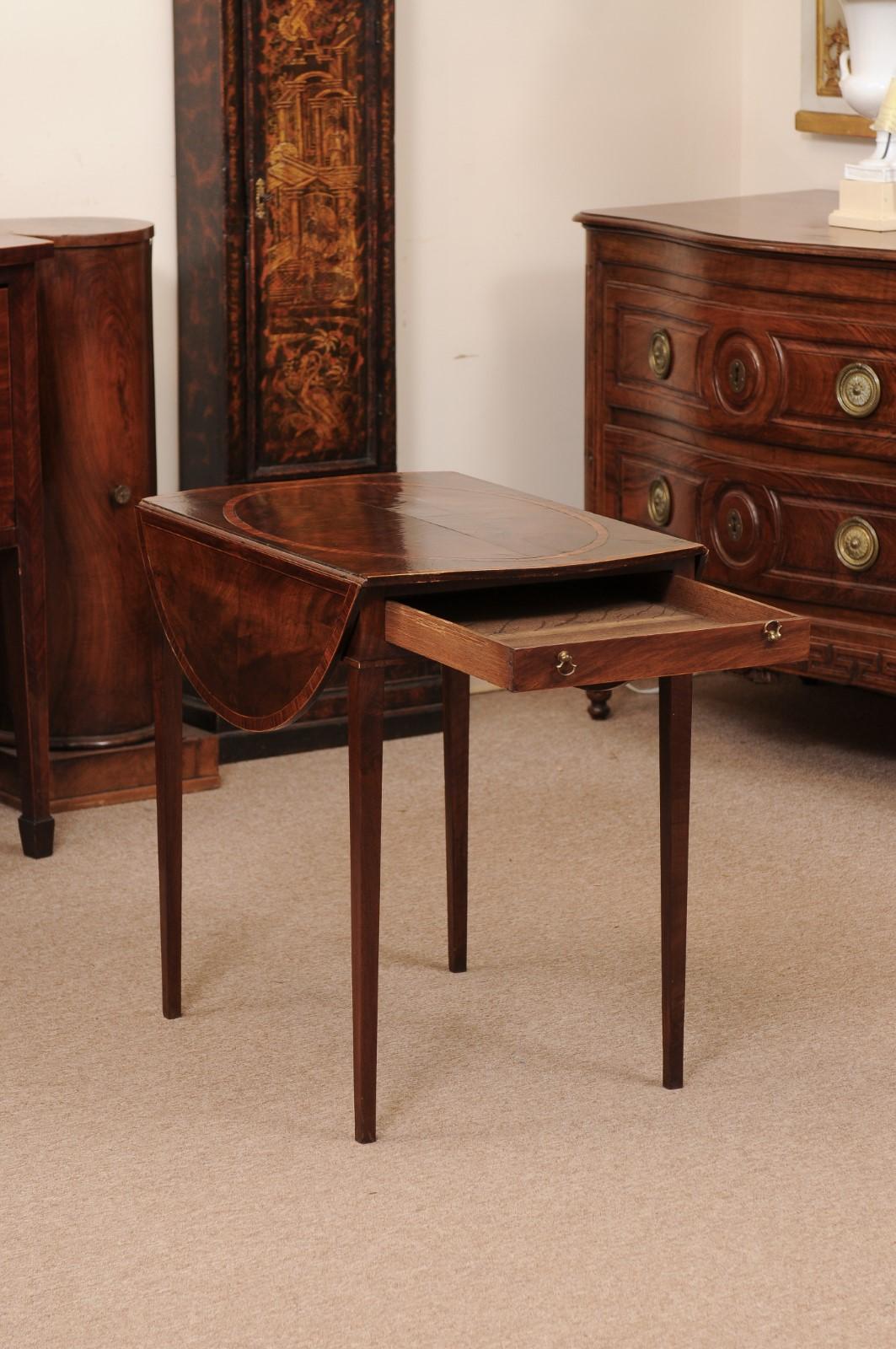 English George IIII Inlaid Mahogany Pembroke Table & Oval Rosewood top In Fair Condition For Sale In Atlanta, GA
