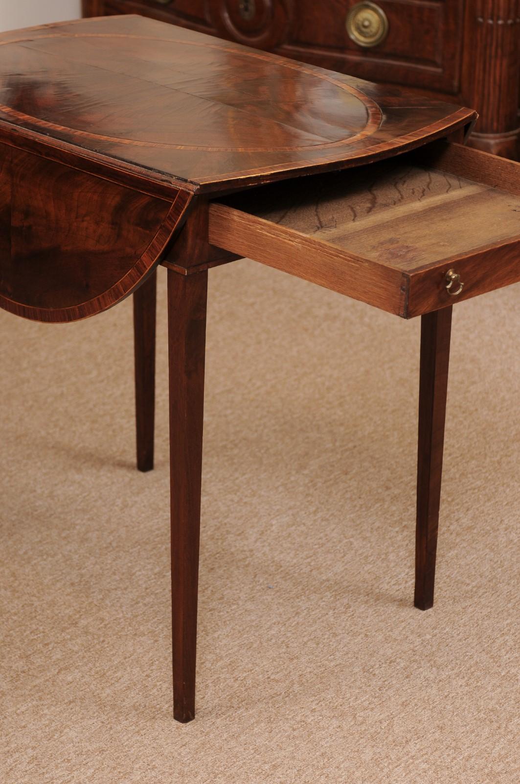 Table Pembroke anglaise George IIII incrustée en acajou et plateau ovale en bois de rose État moyen - En vente à Atlanta, GA