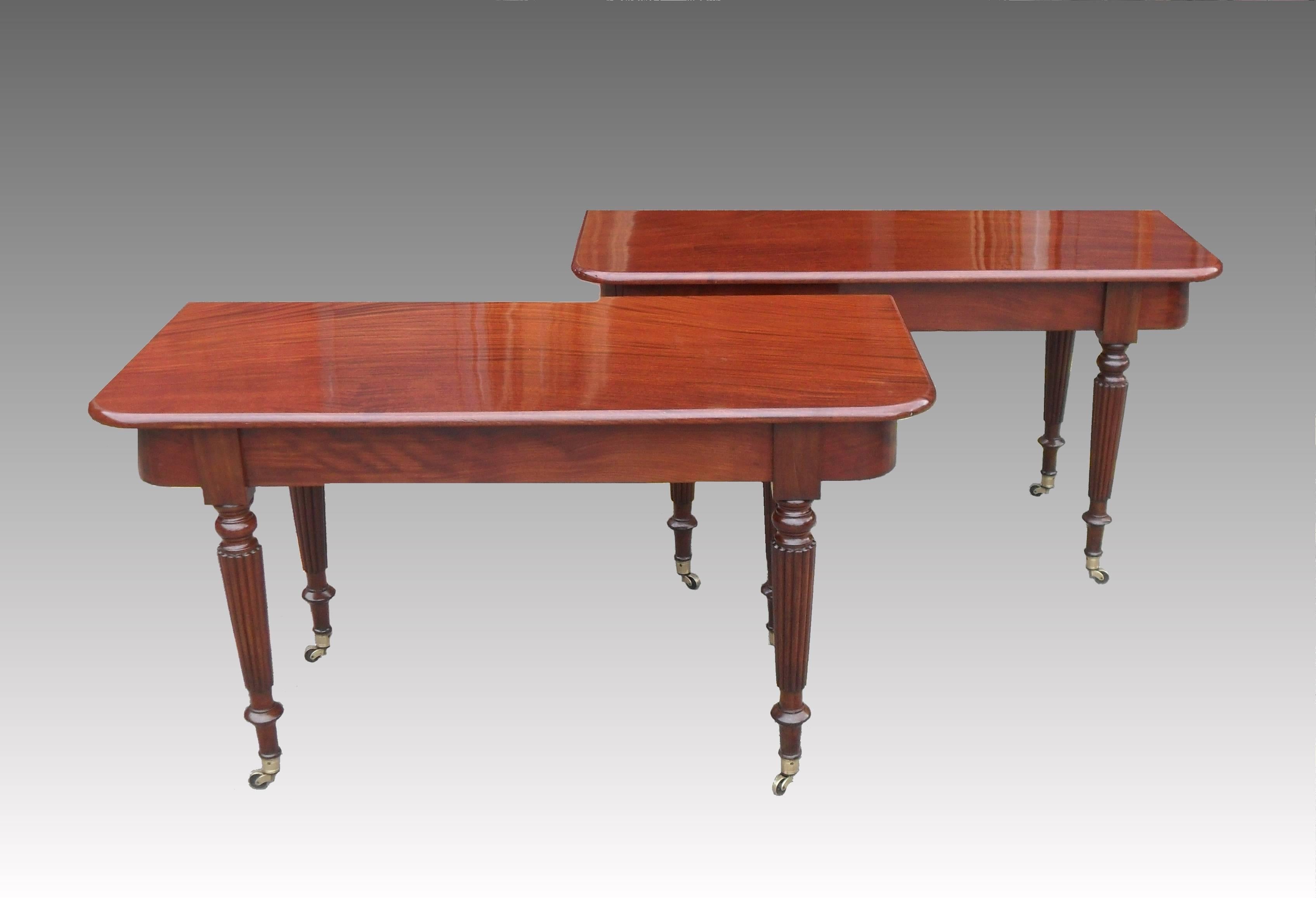 19th Century English George iv Figured Mahogany Extending Dining Table Attributed to Gillows For Sale