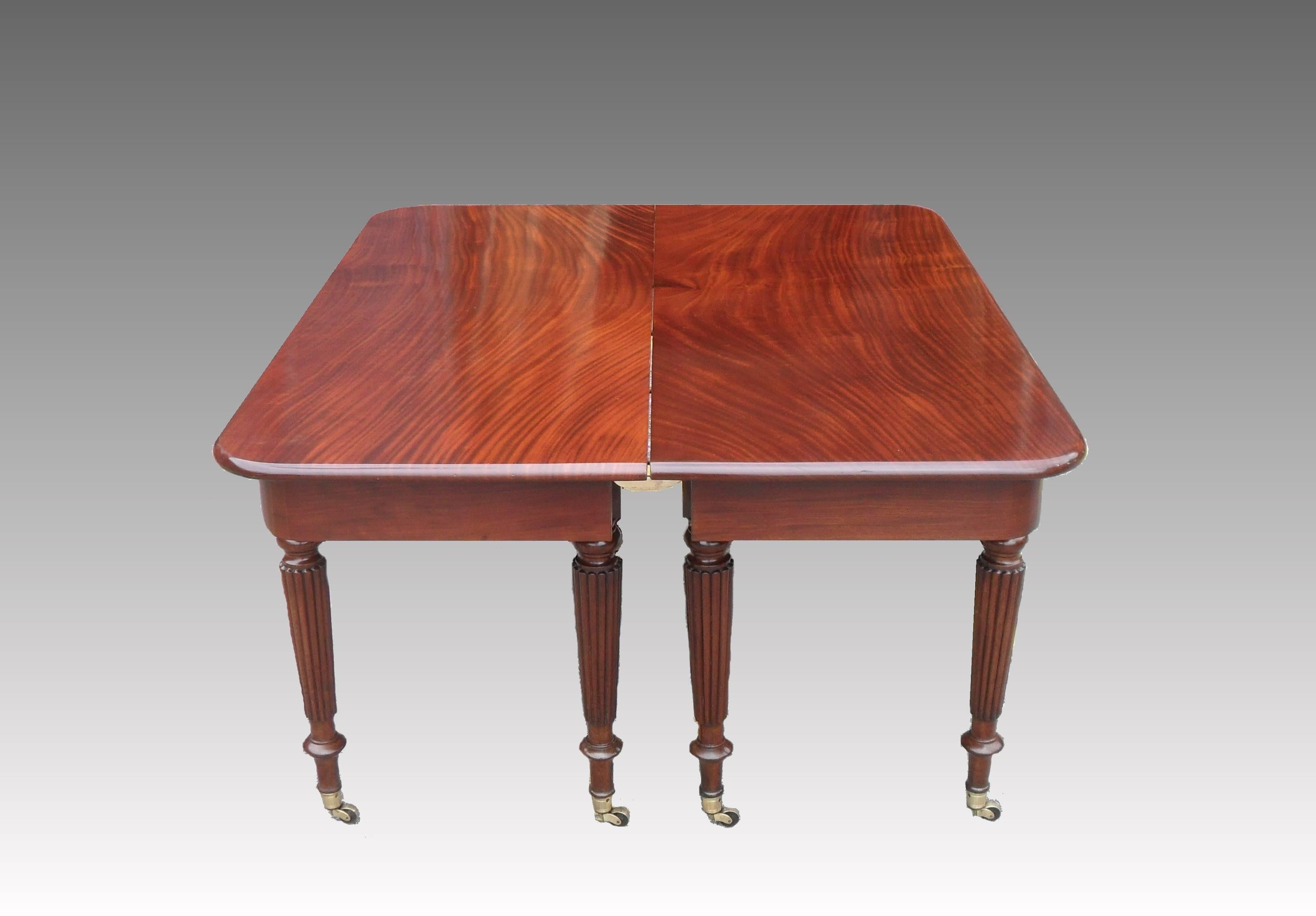 English George iv Figured Mahogany Extending Dining Table Attributed to Gillows For Sale 1