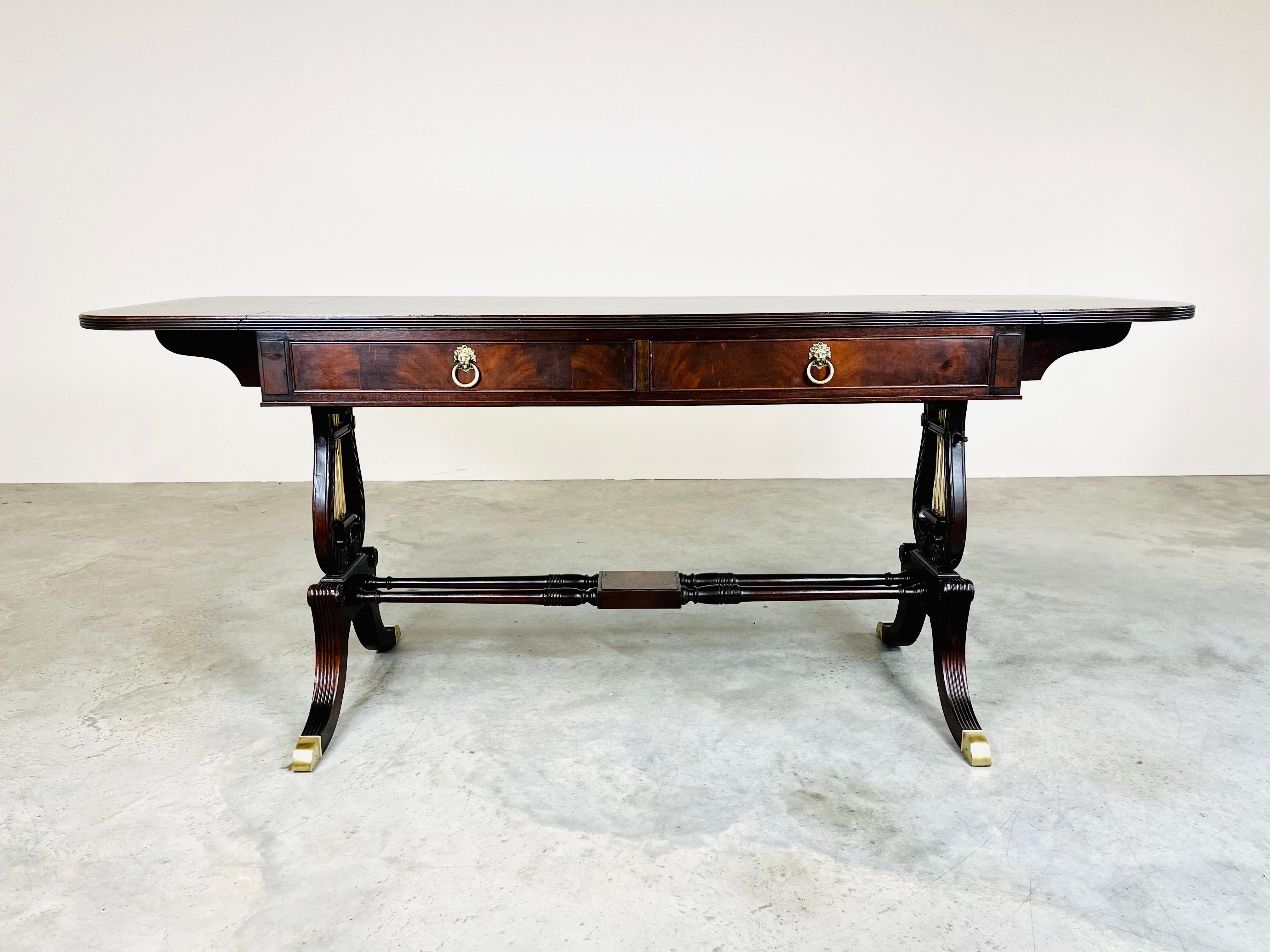 Early 20th Century original very fine drop leaf desk or table by Kittinger and purchased at Lord & Taylor, NY in the 1920s with original L&T brass tag underneath. An outstanding example, beautiful figured parquetry mahogany and walnut surface with