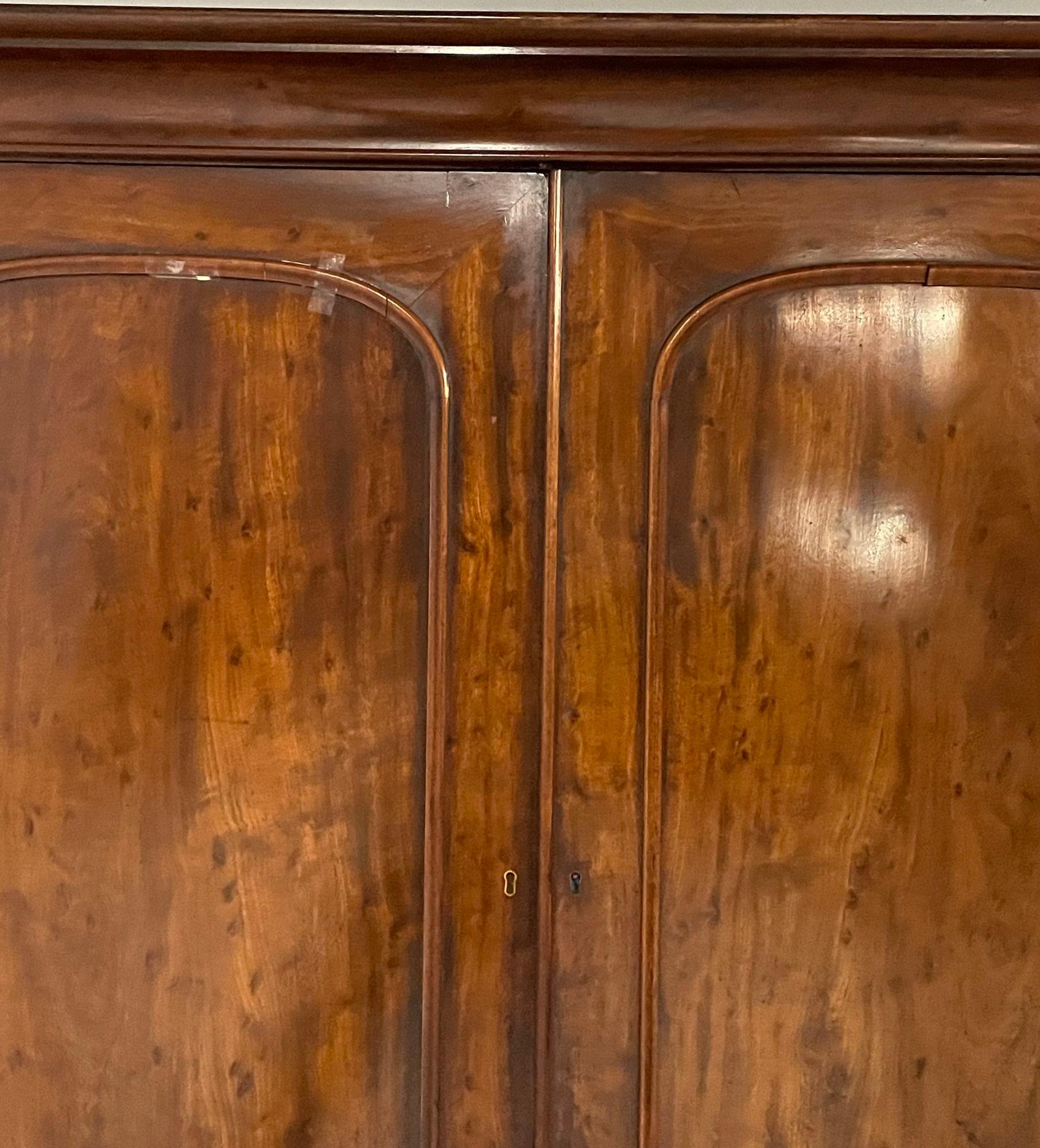 Armoire de presse anglaise George lll, en loupe d'acajou, 1815 en vente 9