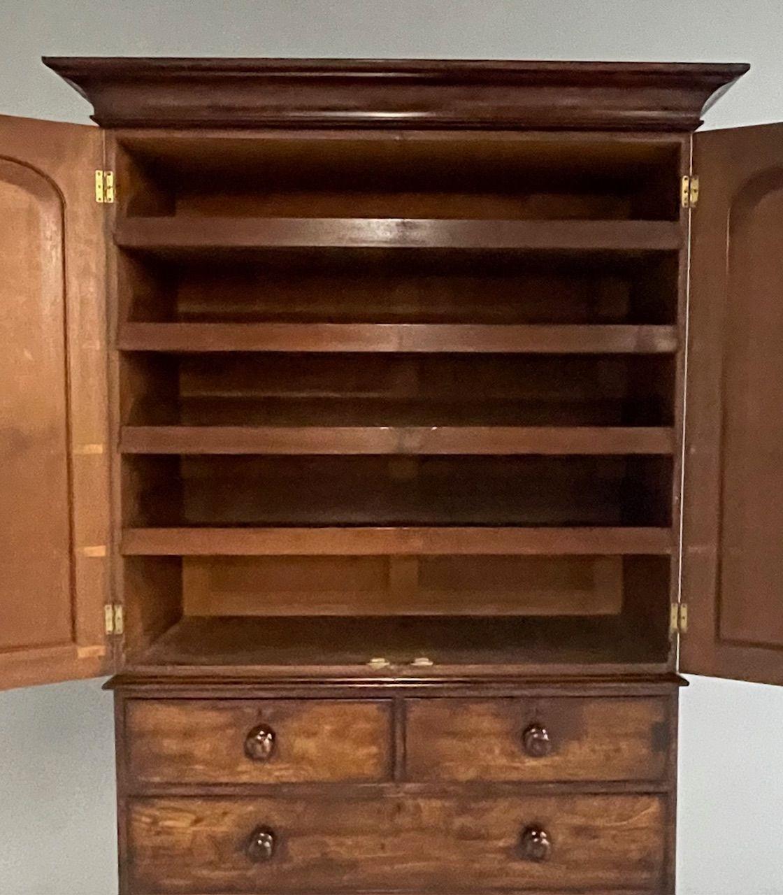Anglais Armoire de presse anglaise George lll, en loupe d'acajou, 1815 en vente