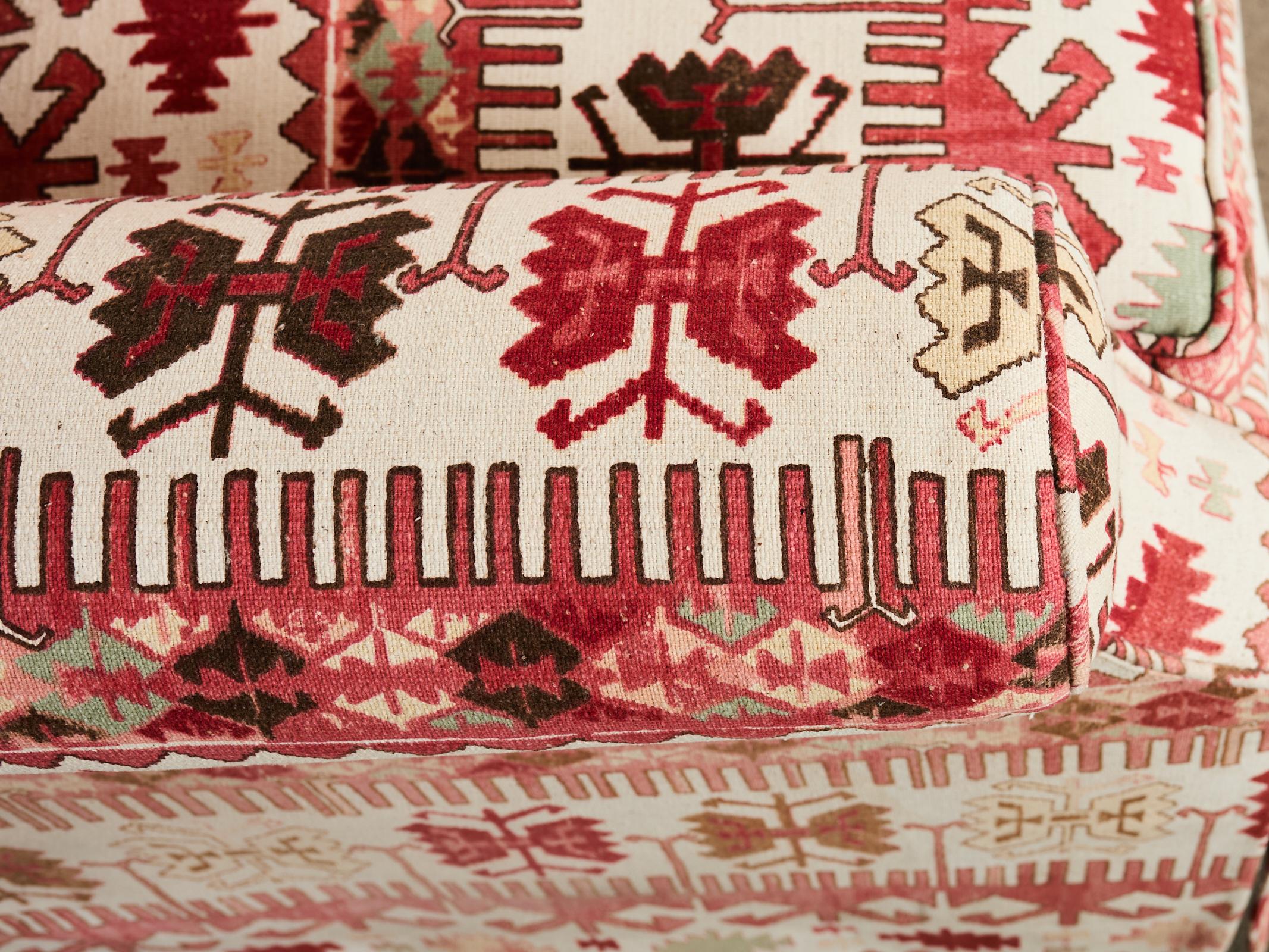 Canapé tapissé de style George Smith avec motif Kilim en vente 1