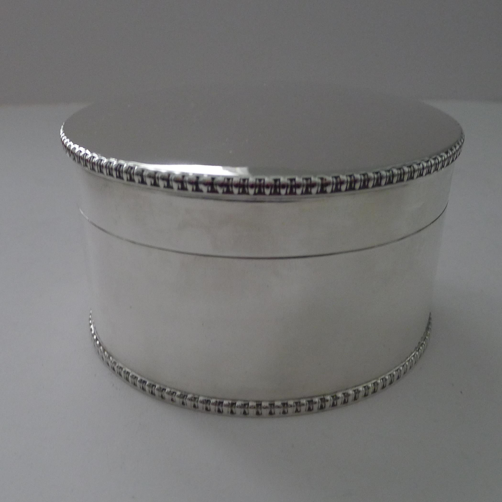 Edoardiano Scatola per biscotti in argento massiccio Giorgio V - 1910 in vendita