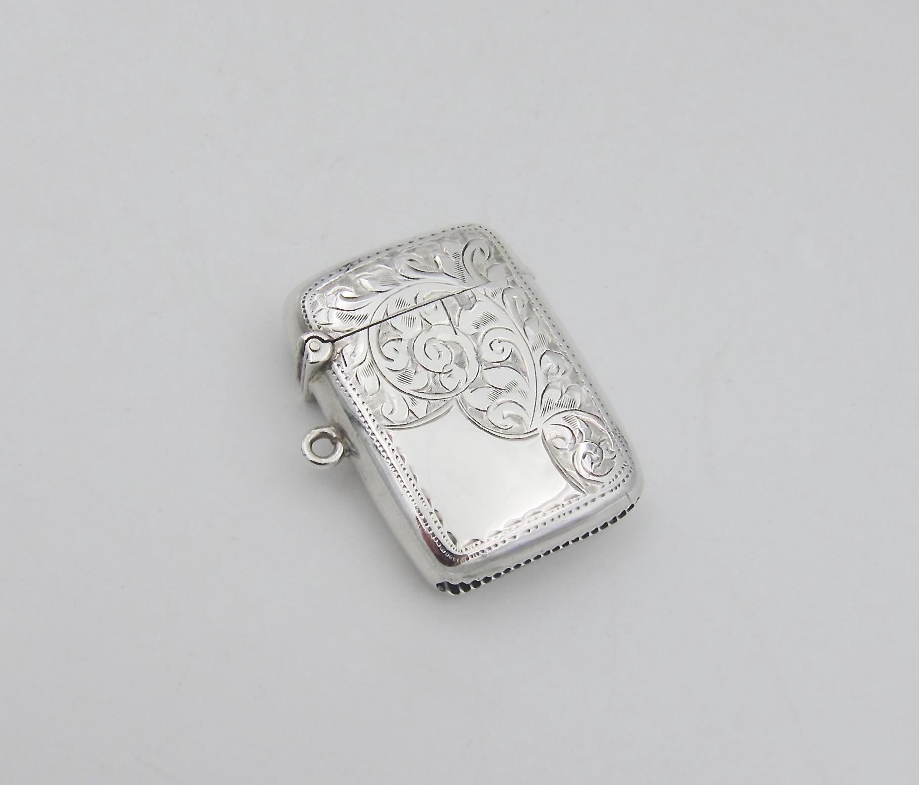 English George V Sterling Silver Vesta Match Safe by Henry Williamson In Good Condition For Sale In Los Angeles, CA