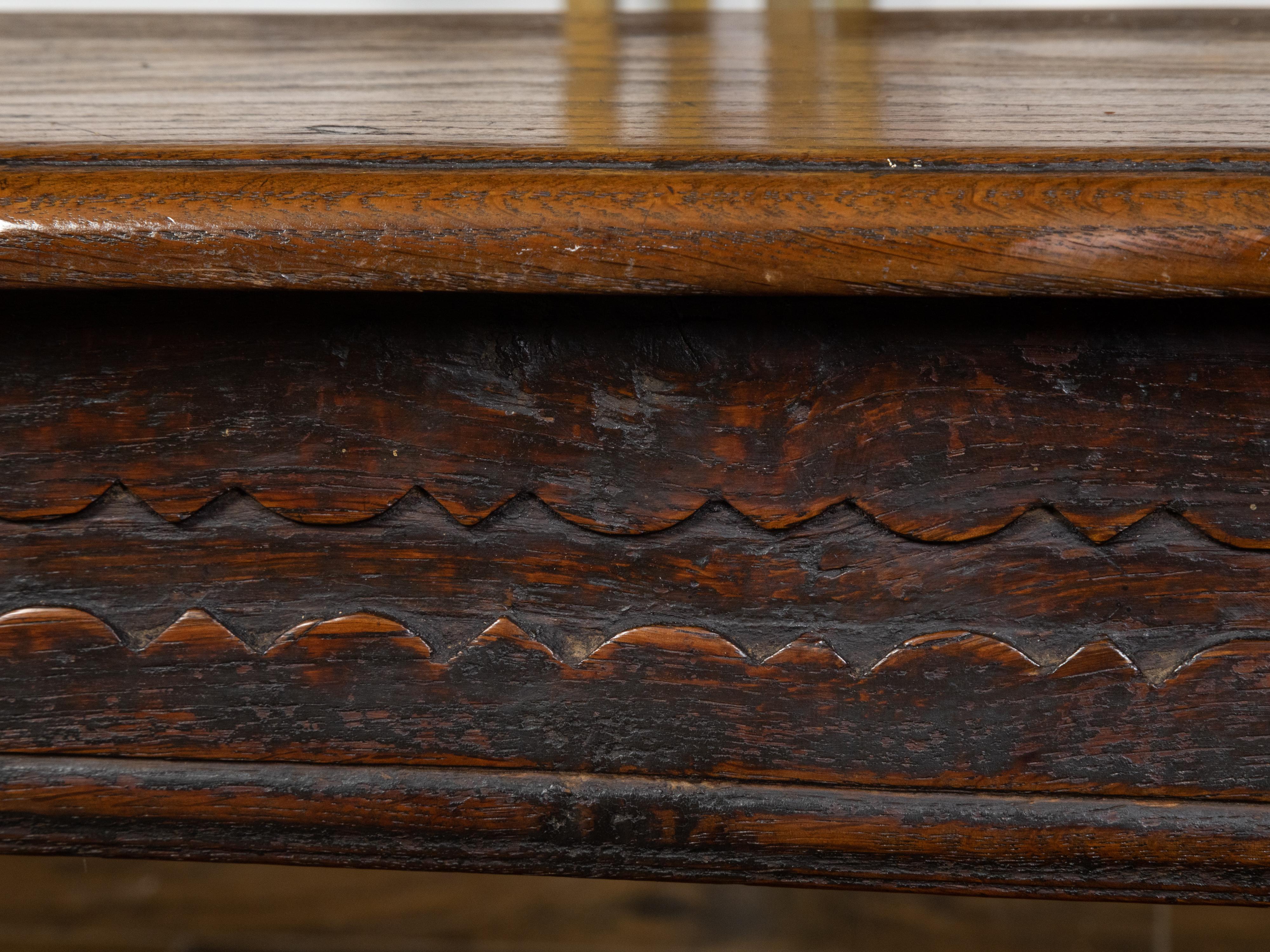English Georgian 1820s Oak Bench with Turned Baluster Legs and Carved Apron 7
