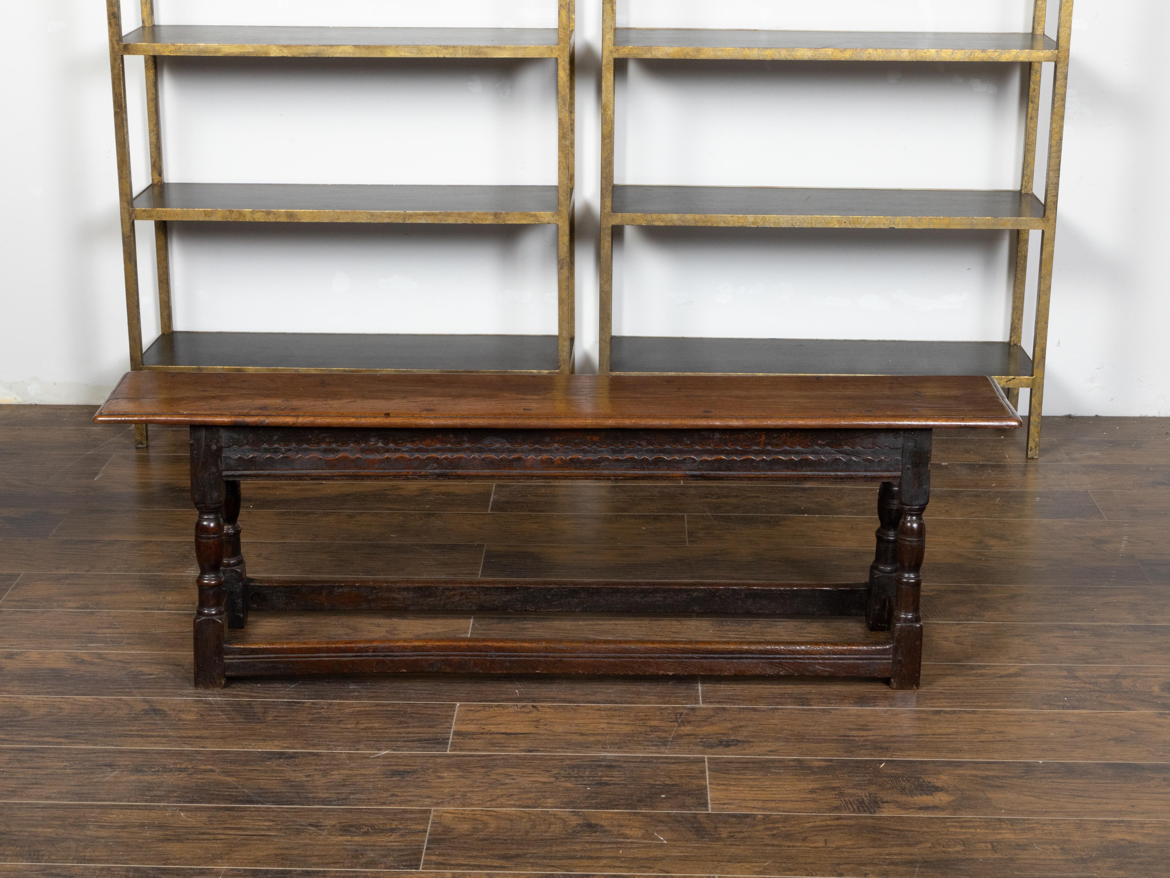 English Georgian 1820s Oak Bench with Turned Baluster Legs and Carved Apron 2
