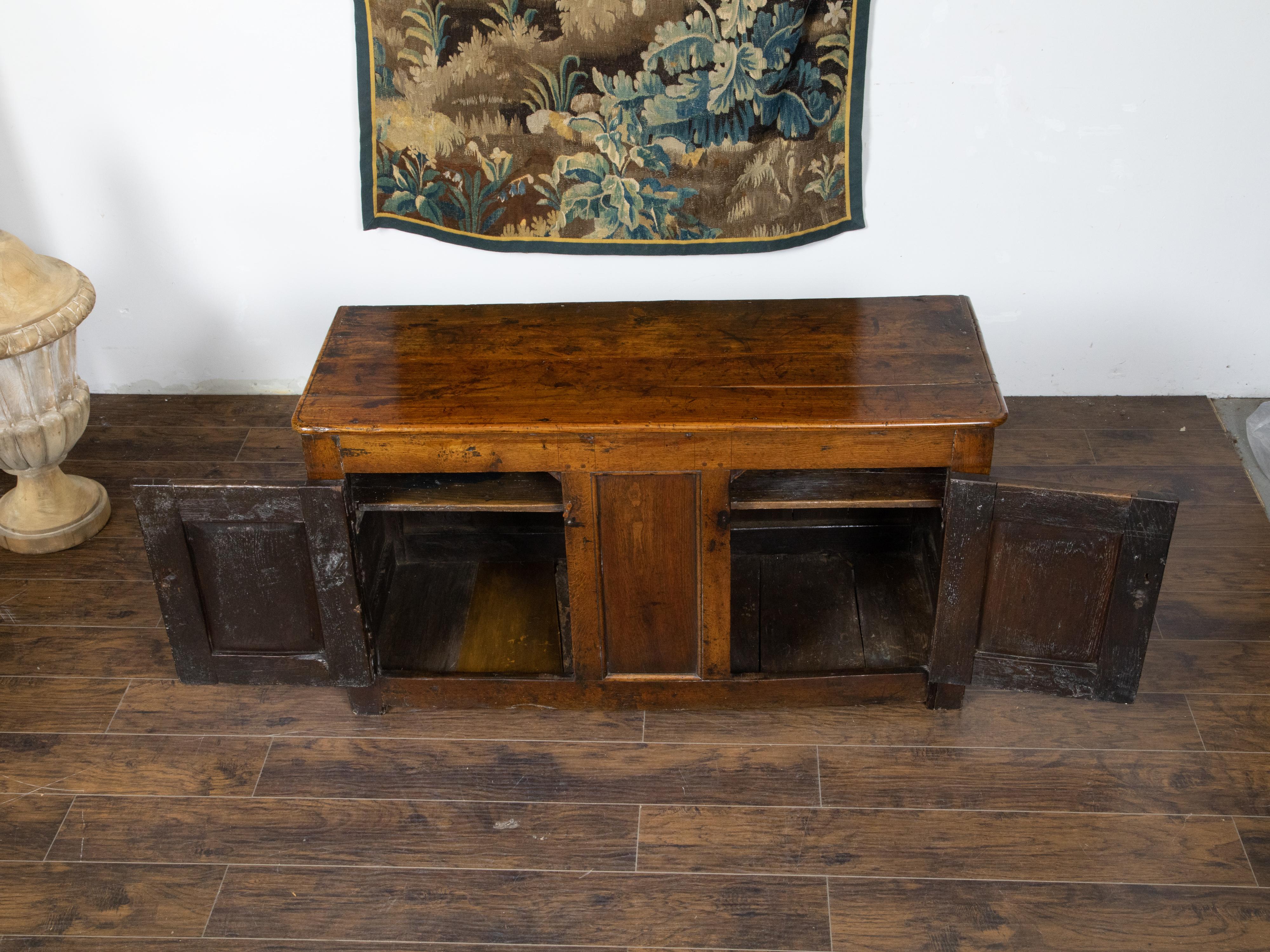 English Georgian 18th Century Elm Buffet with Two Doors, Iron and Brass Hardware For Sale 5