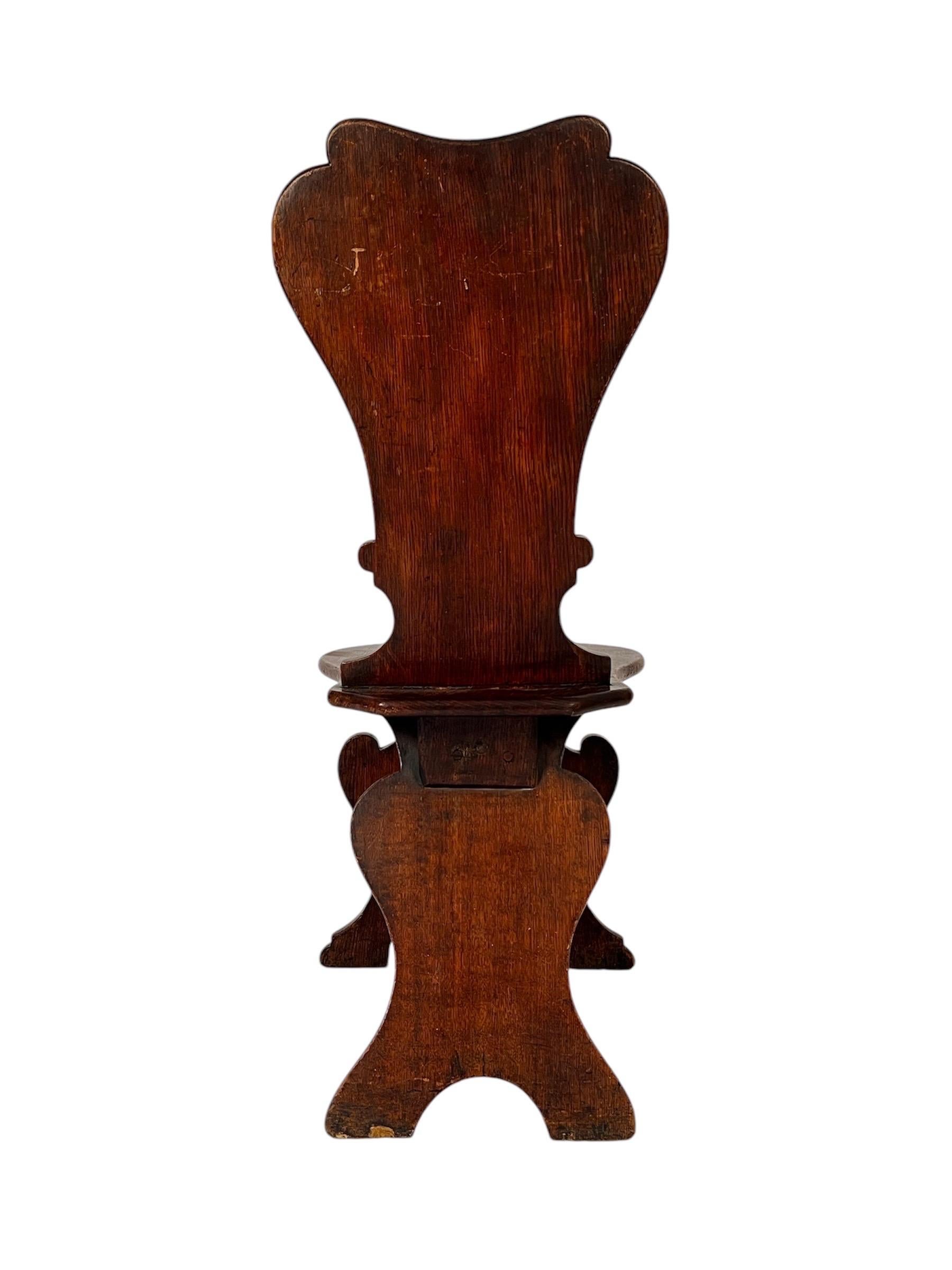 English Georgian 18th Century Hall Chair In Good Condition For Sale In New York, NY