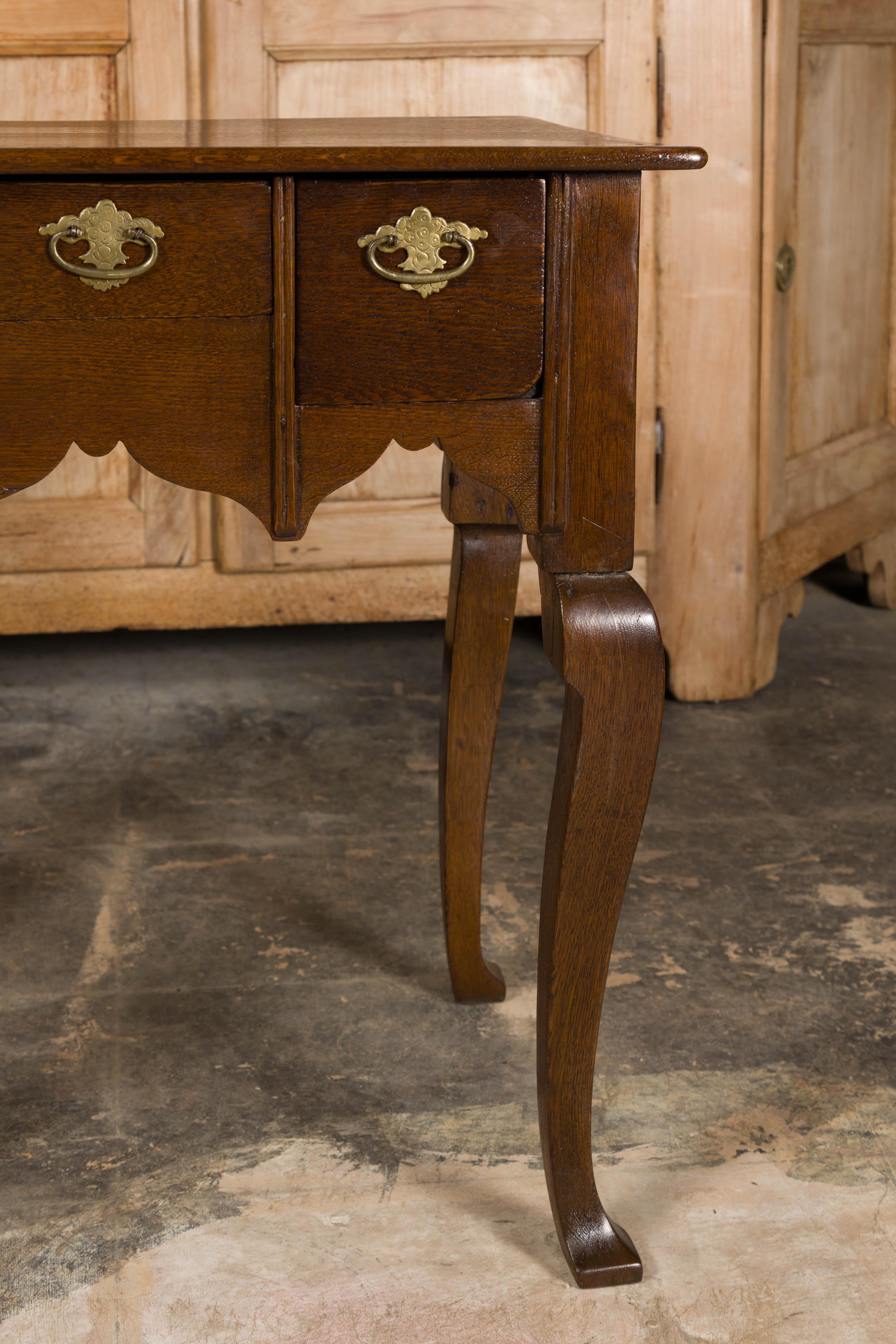 English Georgian 19th Century Oak Table with Three Drawers and Cabriole Legs For Sale 5