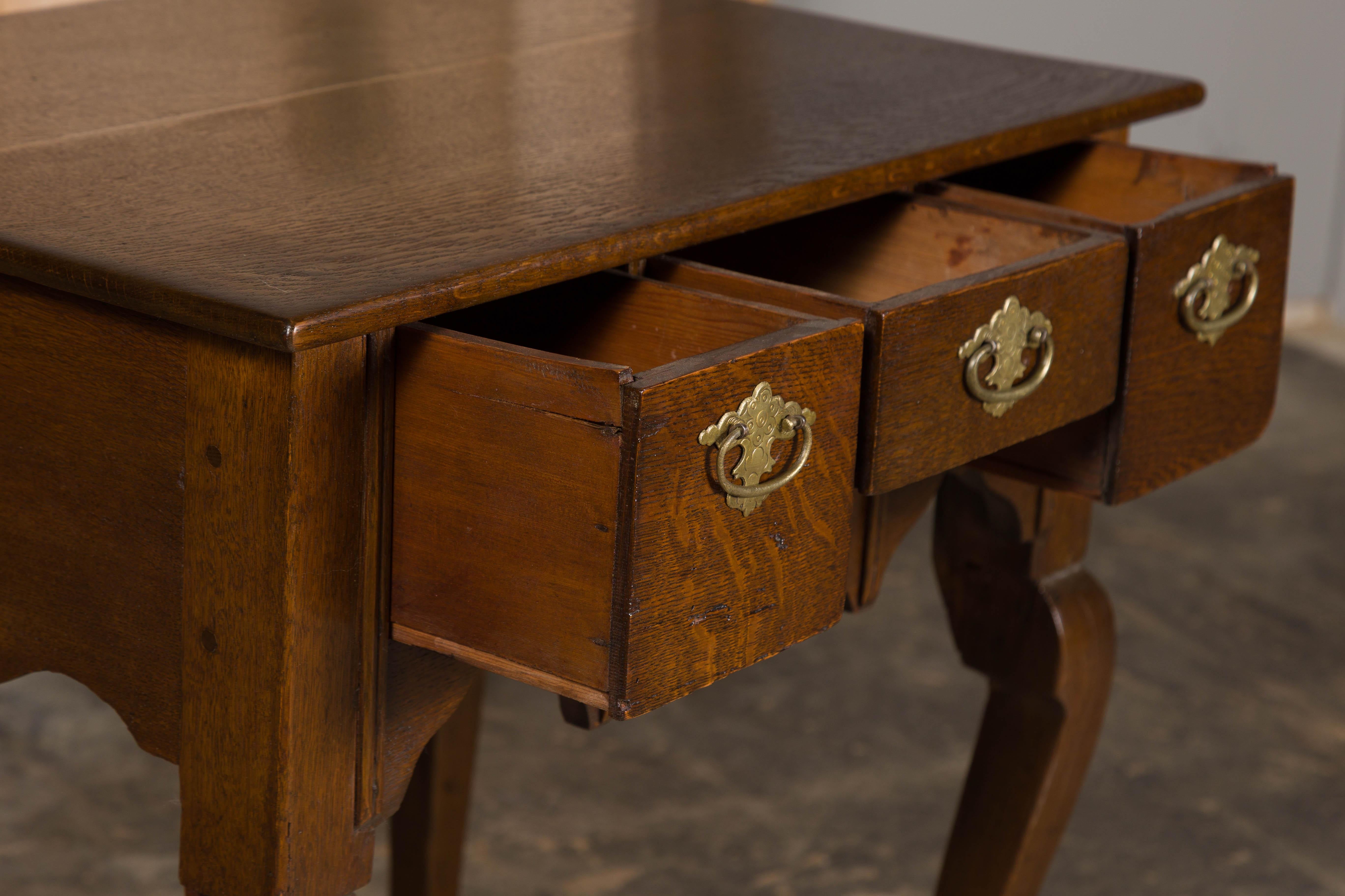 English Georgian 19th Century Oak Table with Three Drawers and Cabriole Legs For Sale 10