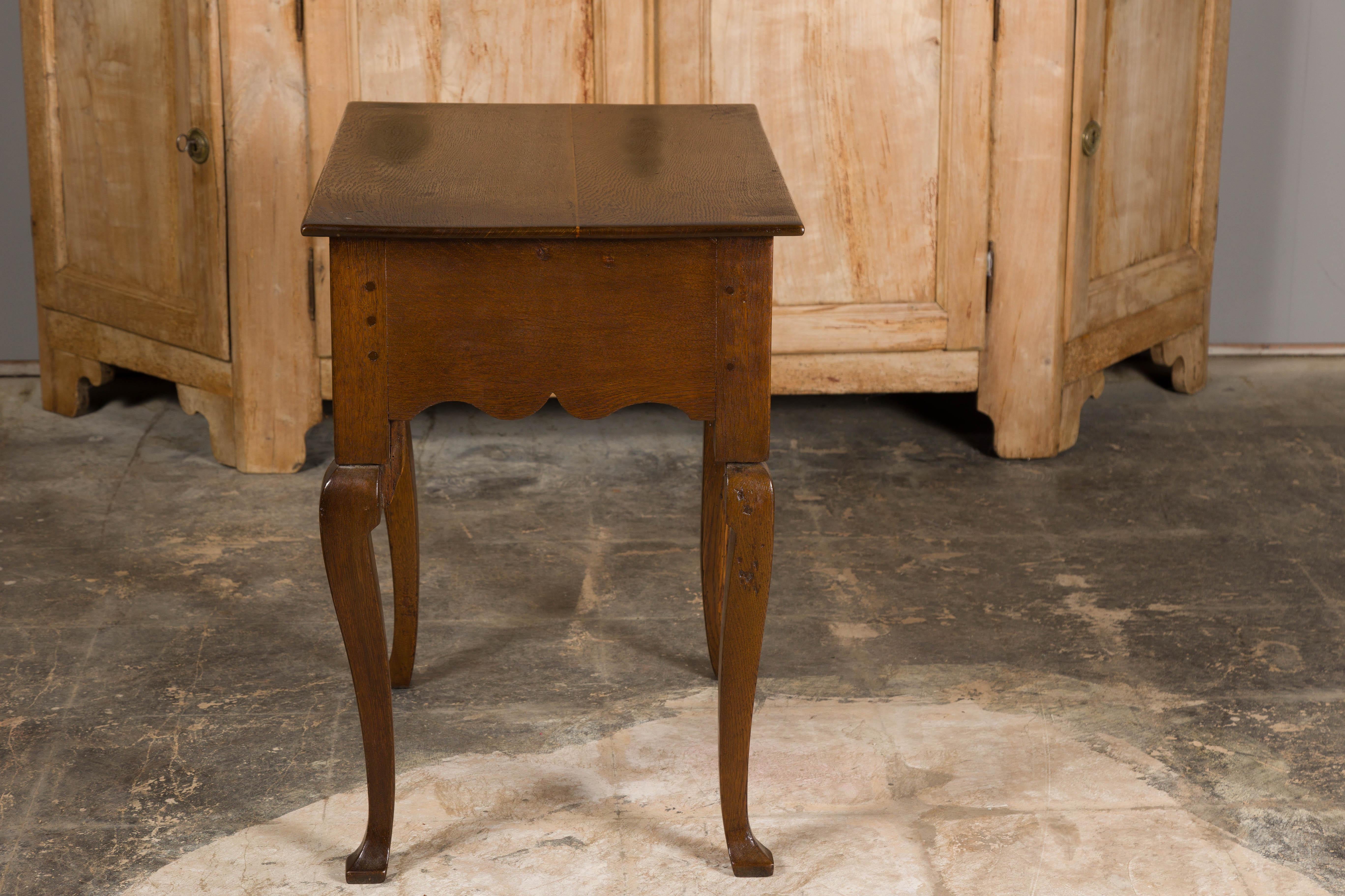 English Georgian 19th Century Oak Table with Three Drawers and Cabriole Legs For Sale 15