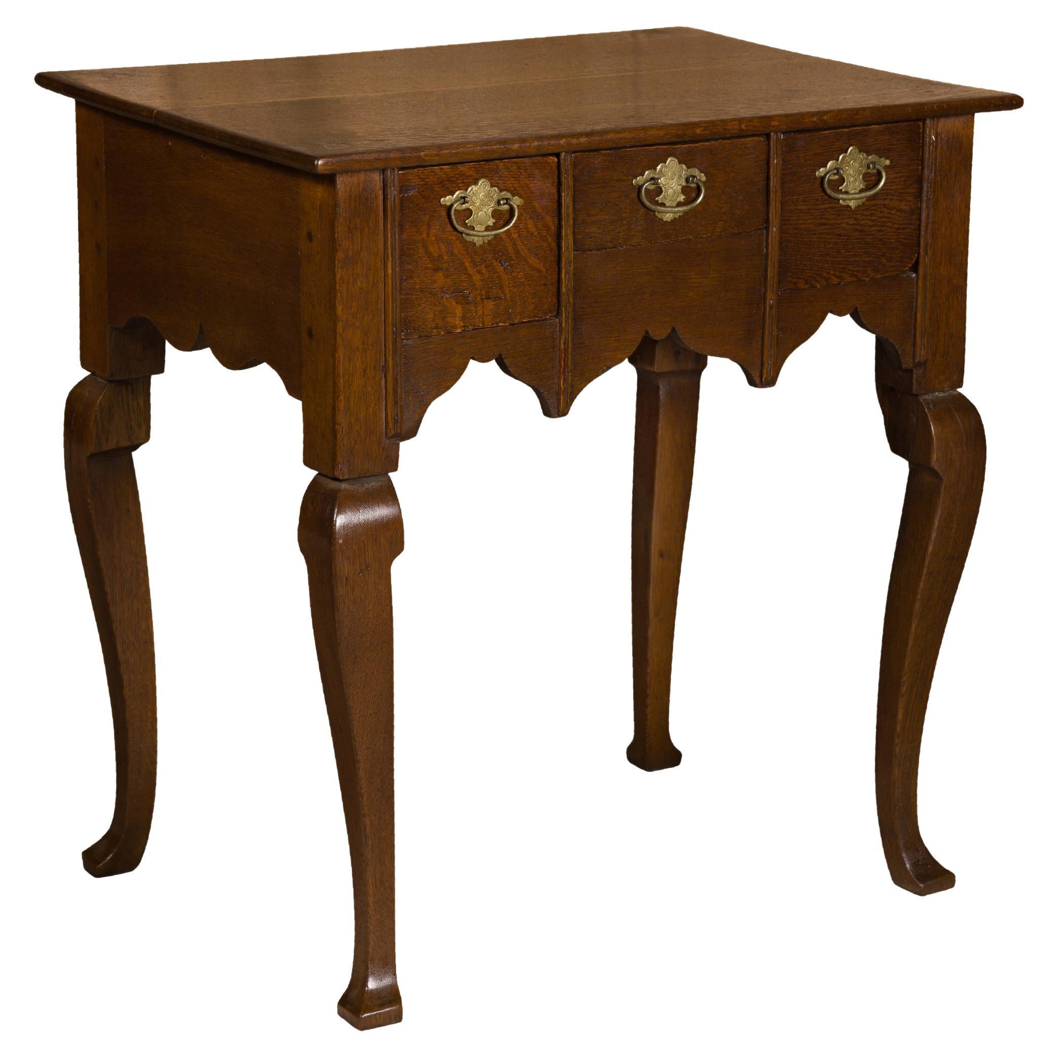 English Georgian 19th Century Oak Table with Three Drawers and Cabriole Legs