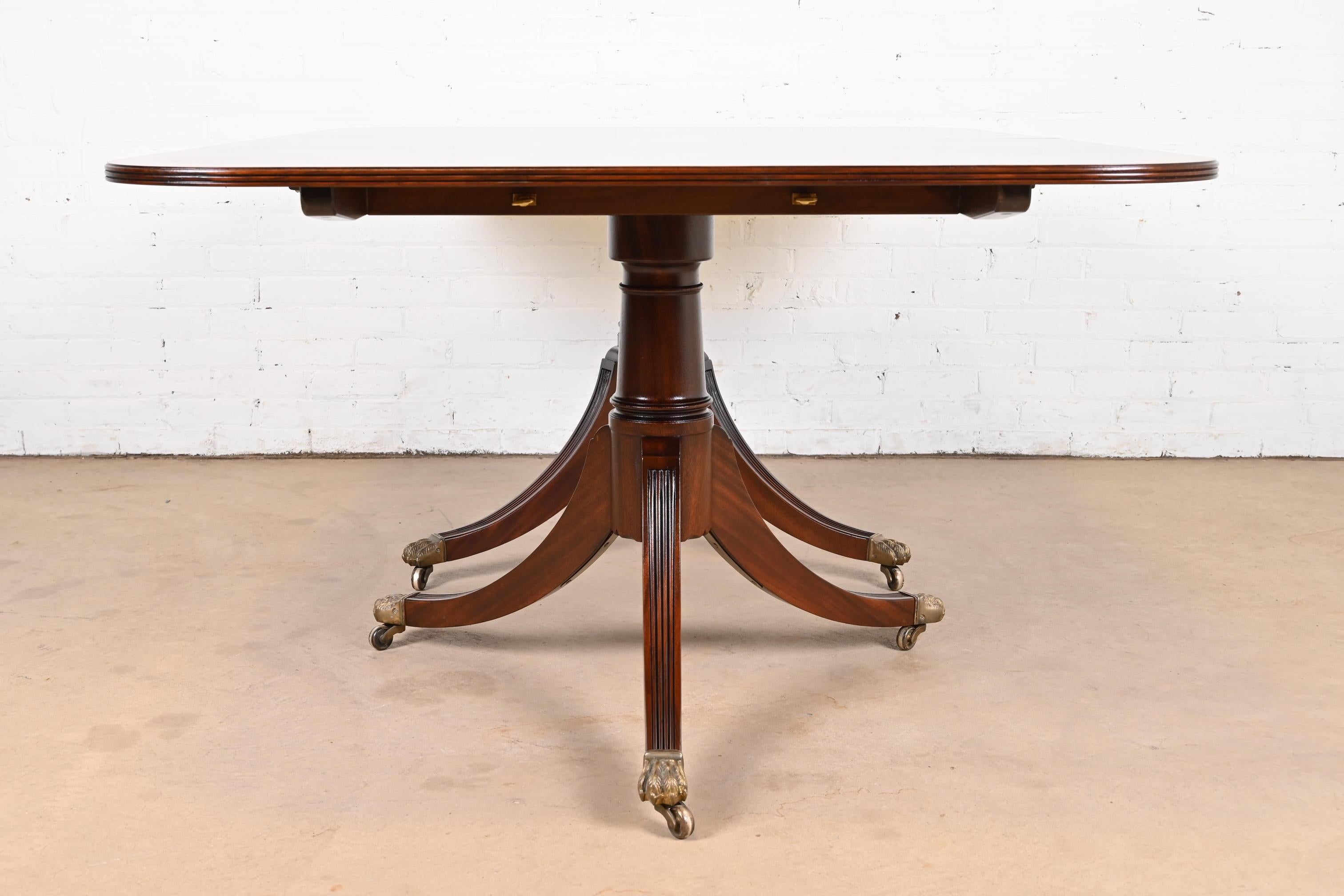 English Georgian Banded Mahogany Double Pedestal Extension Dining Table For Sale 8