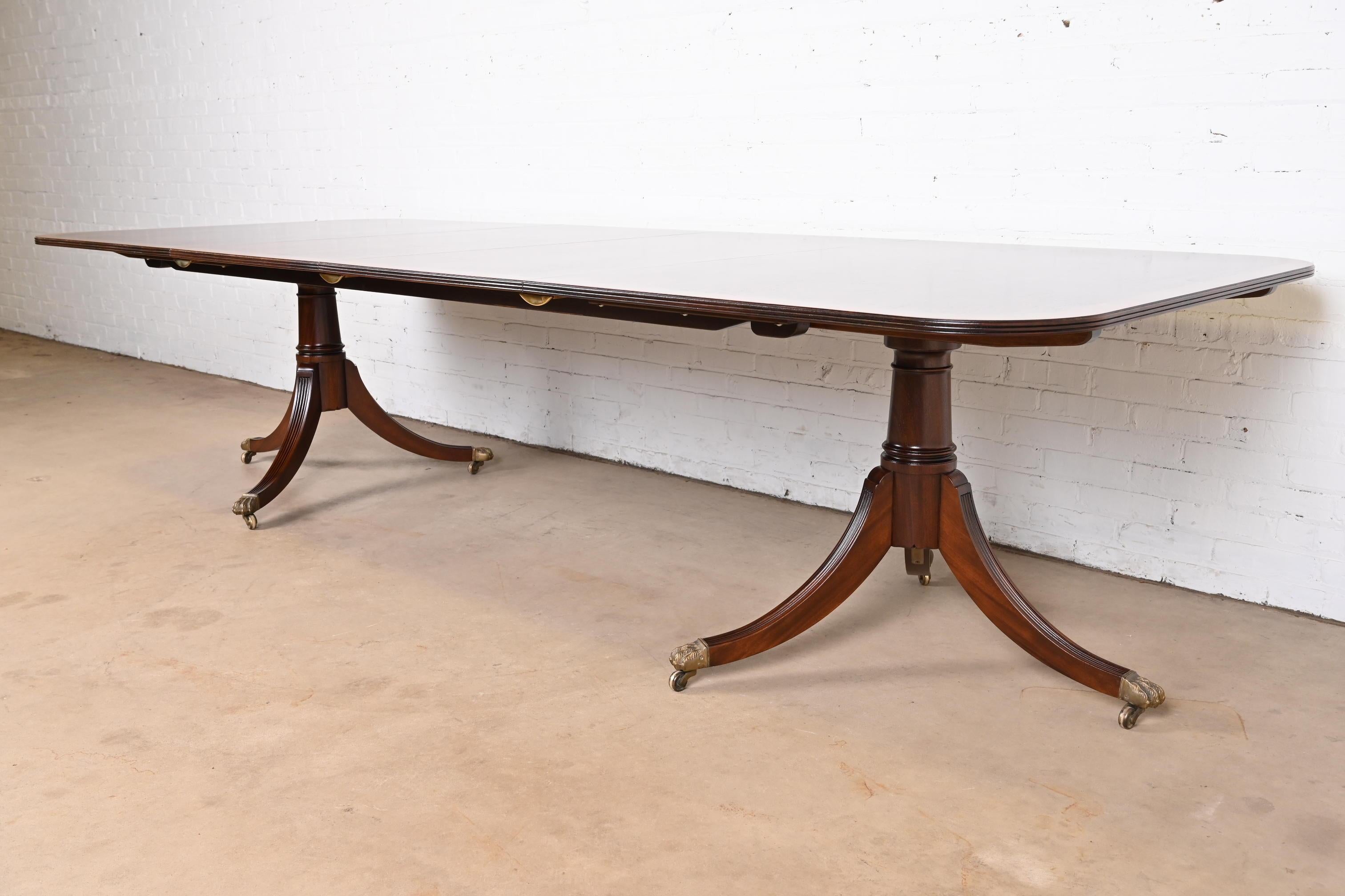 Late 20th Century English Georgian Banded Mahogany Double Pedestal Extension Dining Table For Sale