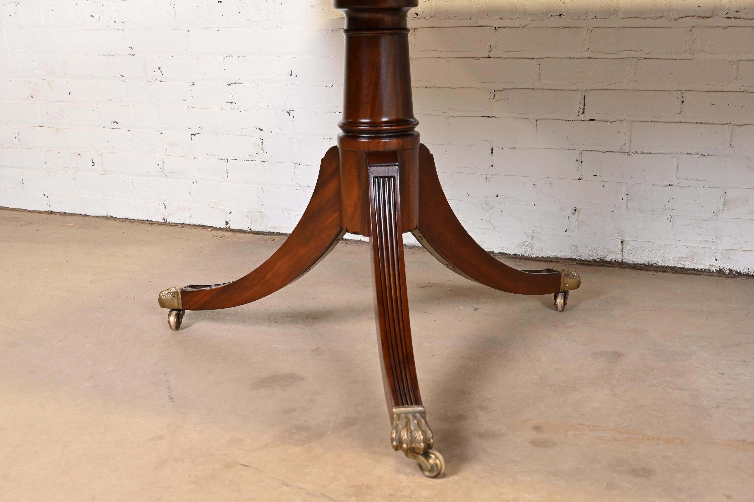 English Georgian Banded Mahogany Double Pedestal Extension Dining Table For Sale 3