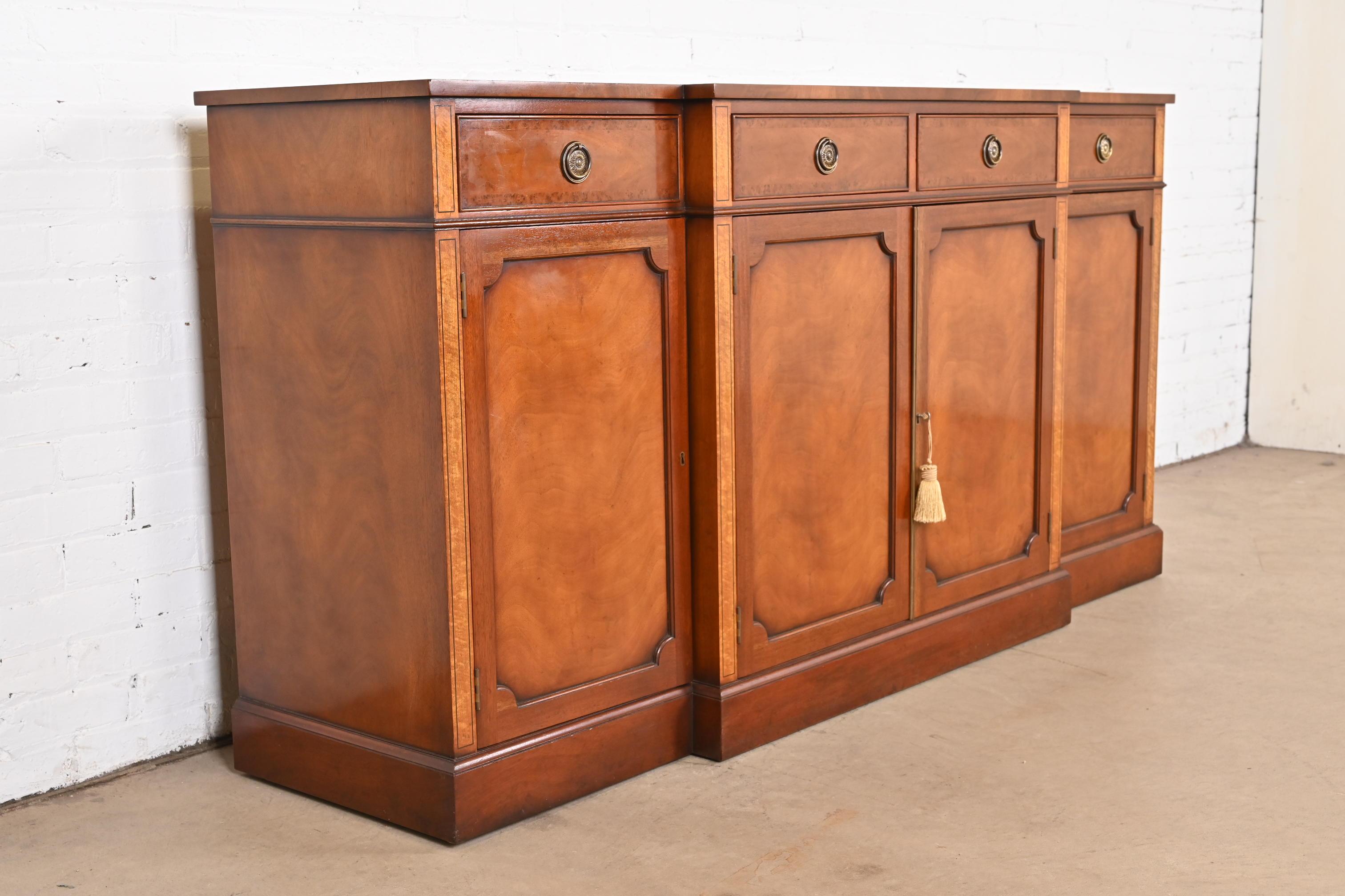 English Georgian Banded Mahogany Sideboard by Restall Brown & Clennell For Sale 1