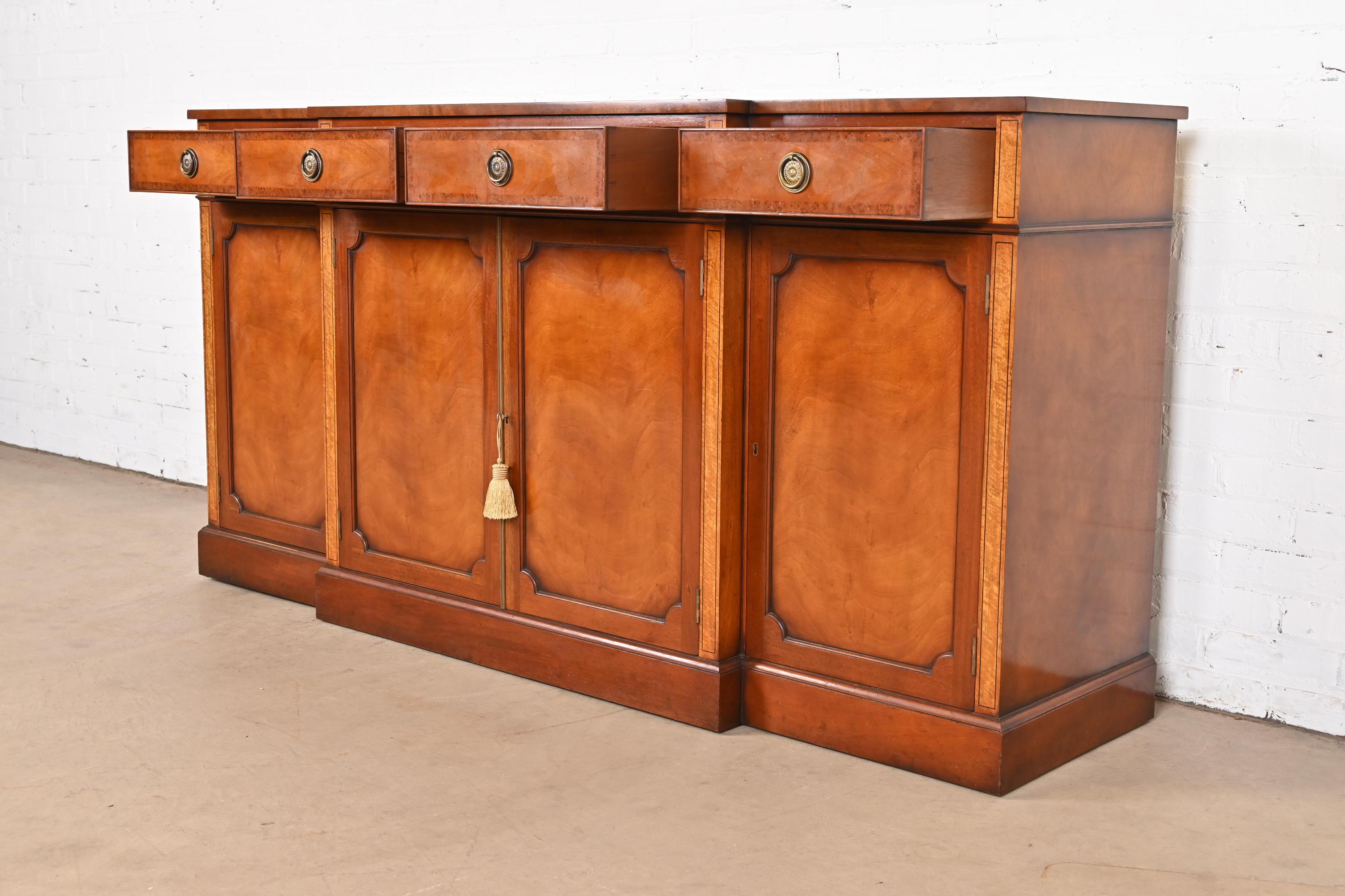 English Georgian Banded Mahogany Sideboard by Restall Brown & Clennell For Sale 4