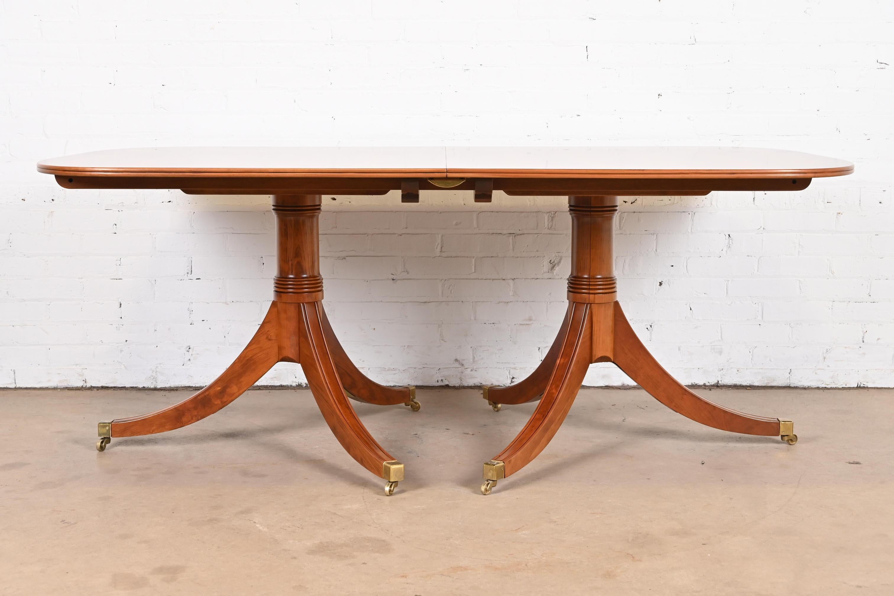 English Georgian Banded Yew Wood Double Pedestal Dining Table, Newly Refinished For Sale 6