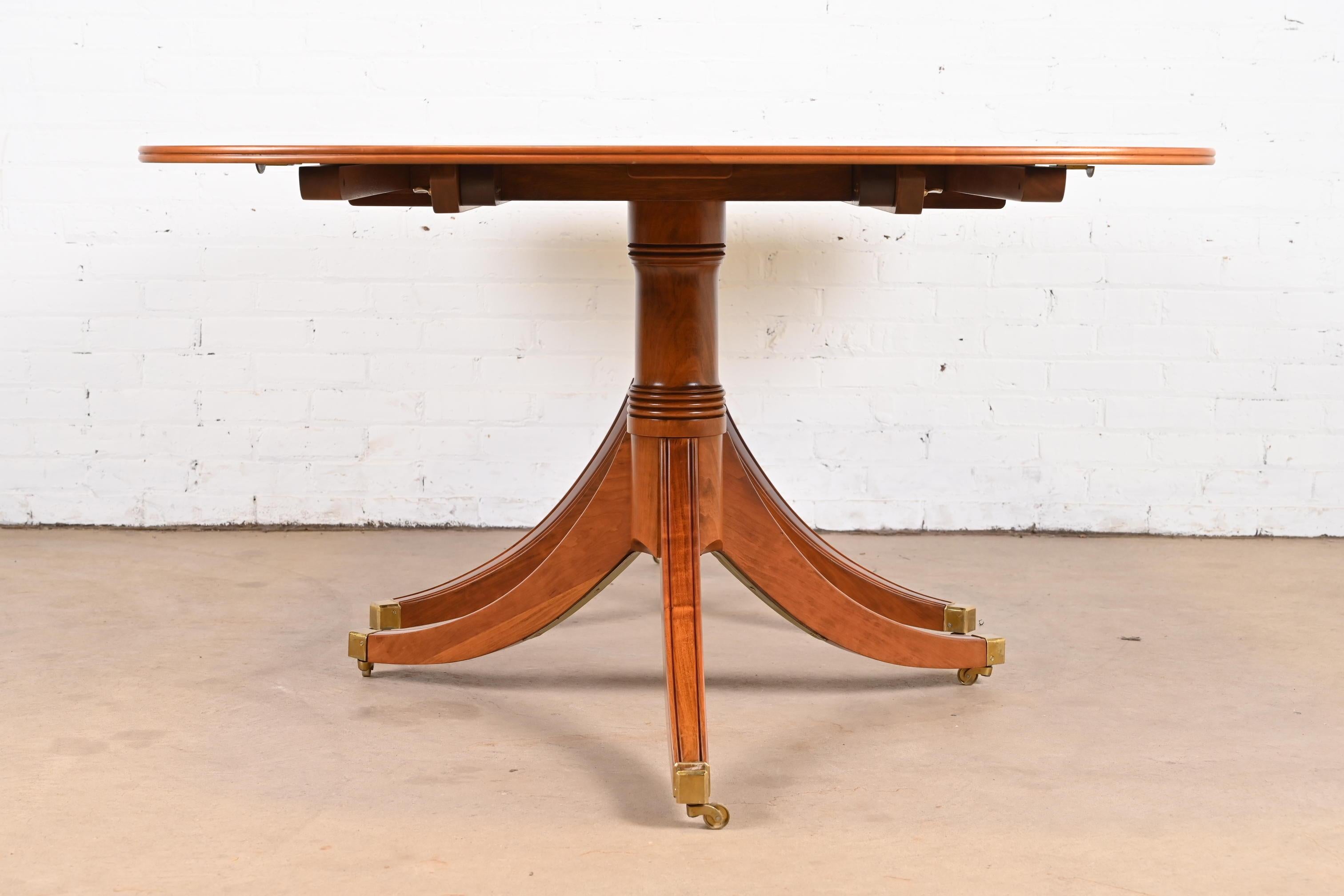 English Georgian Banded Yew Wood Double Pedestal Dining Table, Newly Refinished For Sale 11