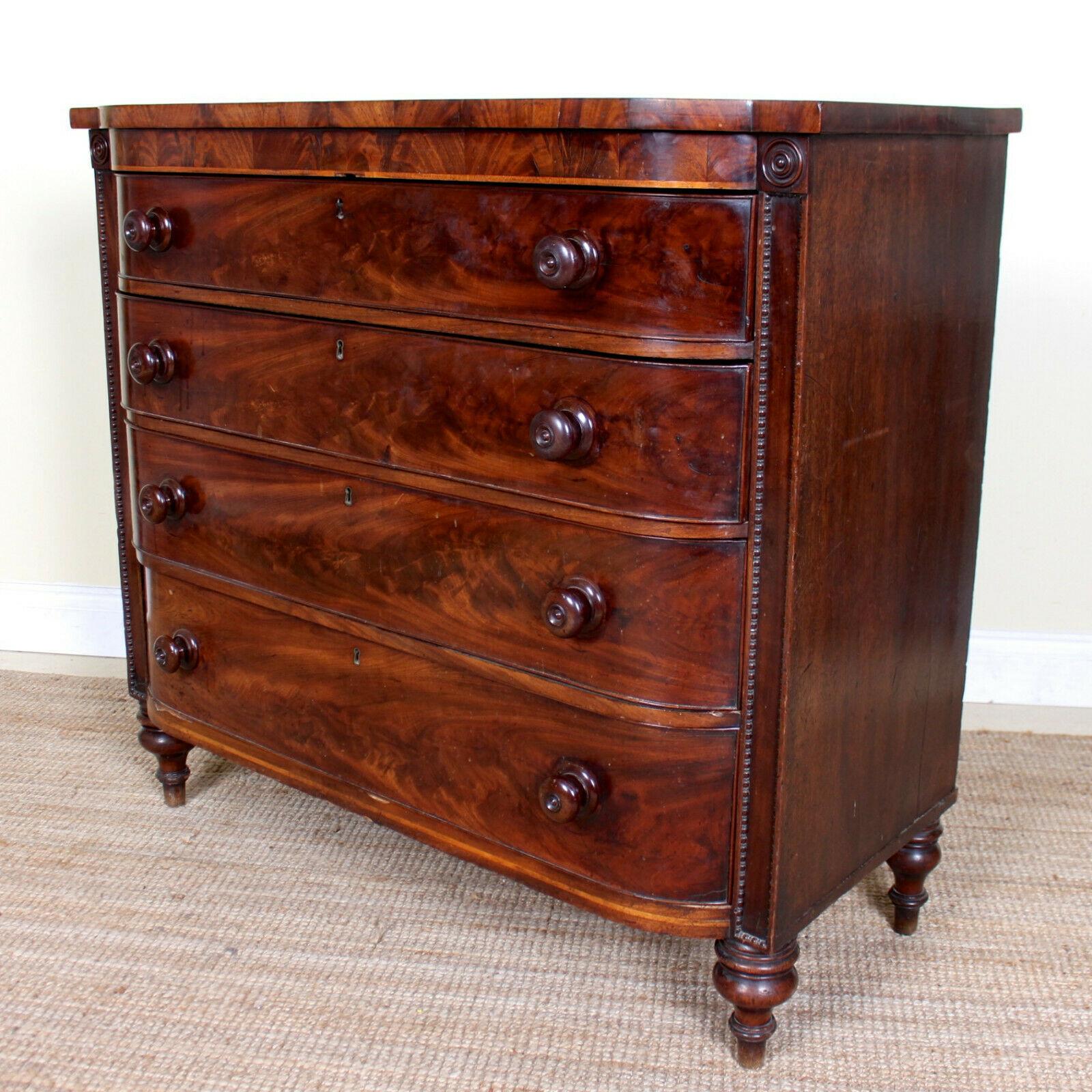 English Georgian Bowfront Chest of Drawers George IV Flamed Mahogany For Sale 1