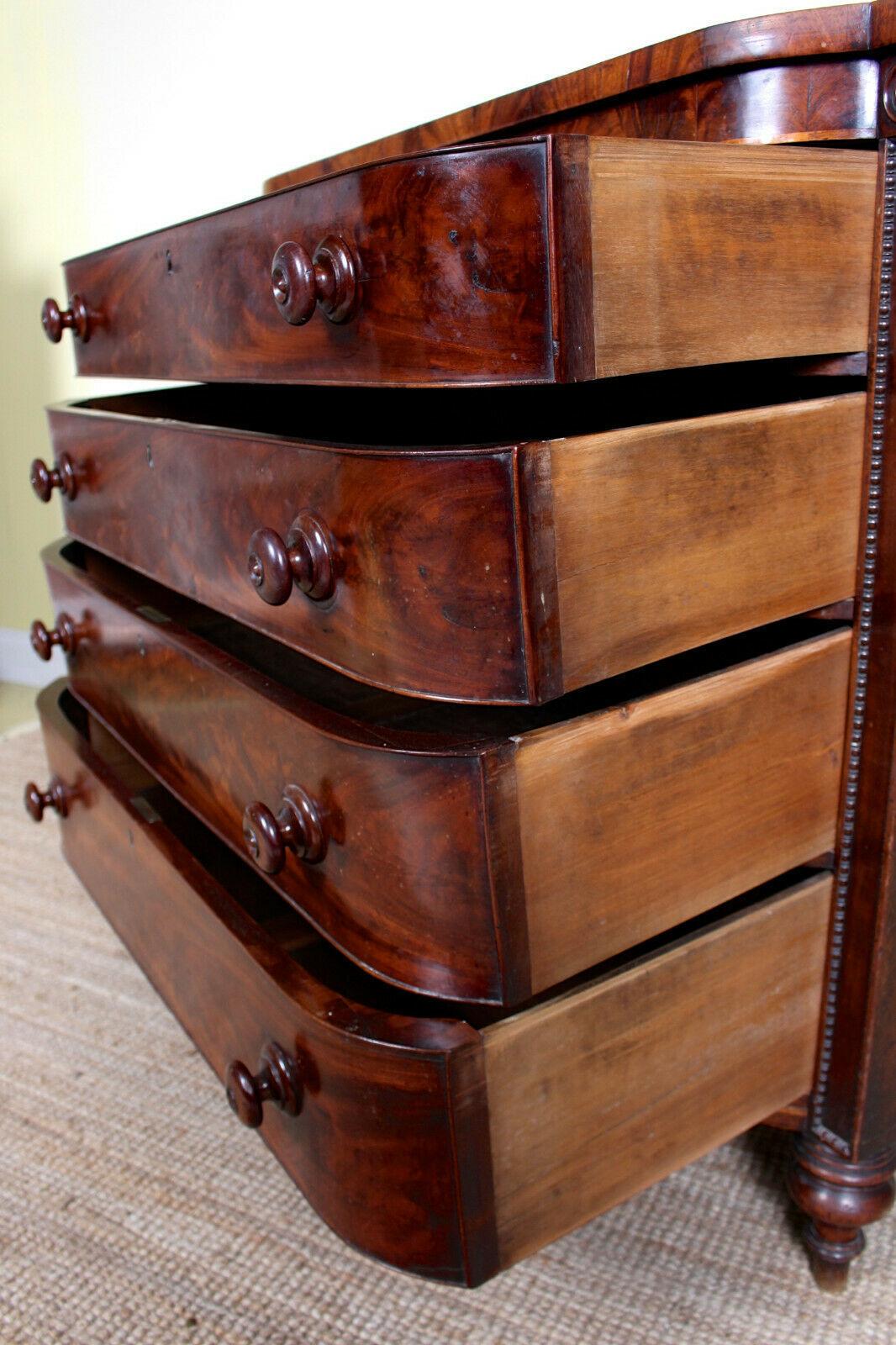 English Georgian Bowfront Chest of Drawers George IV Flamed Mahogany For Sale 4