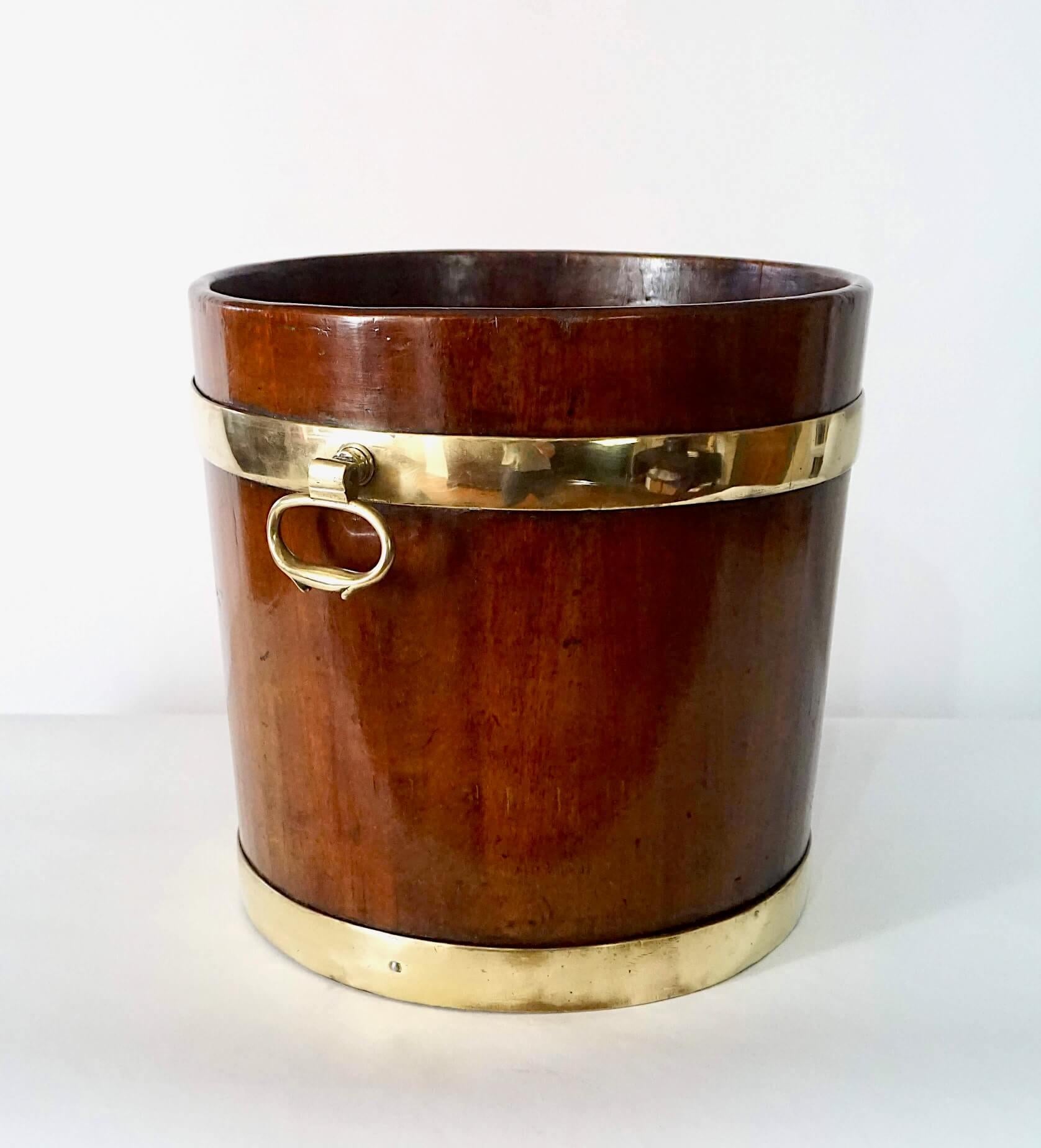 Hand-Crafted English Georgian Brass Bound Mahogany Coal or Kindling Bucket, circa 1760 For Sale