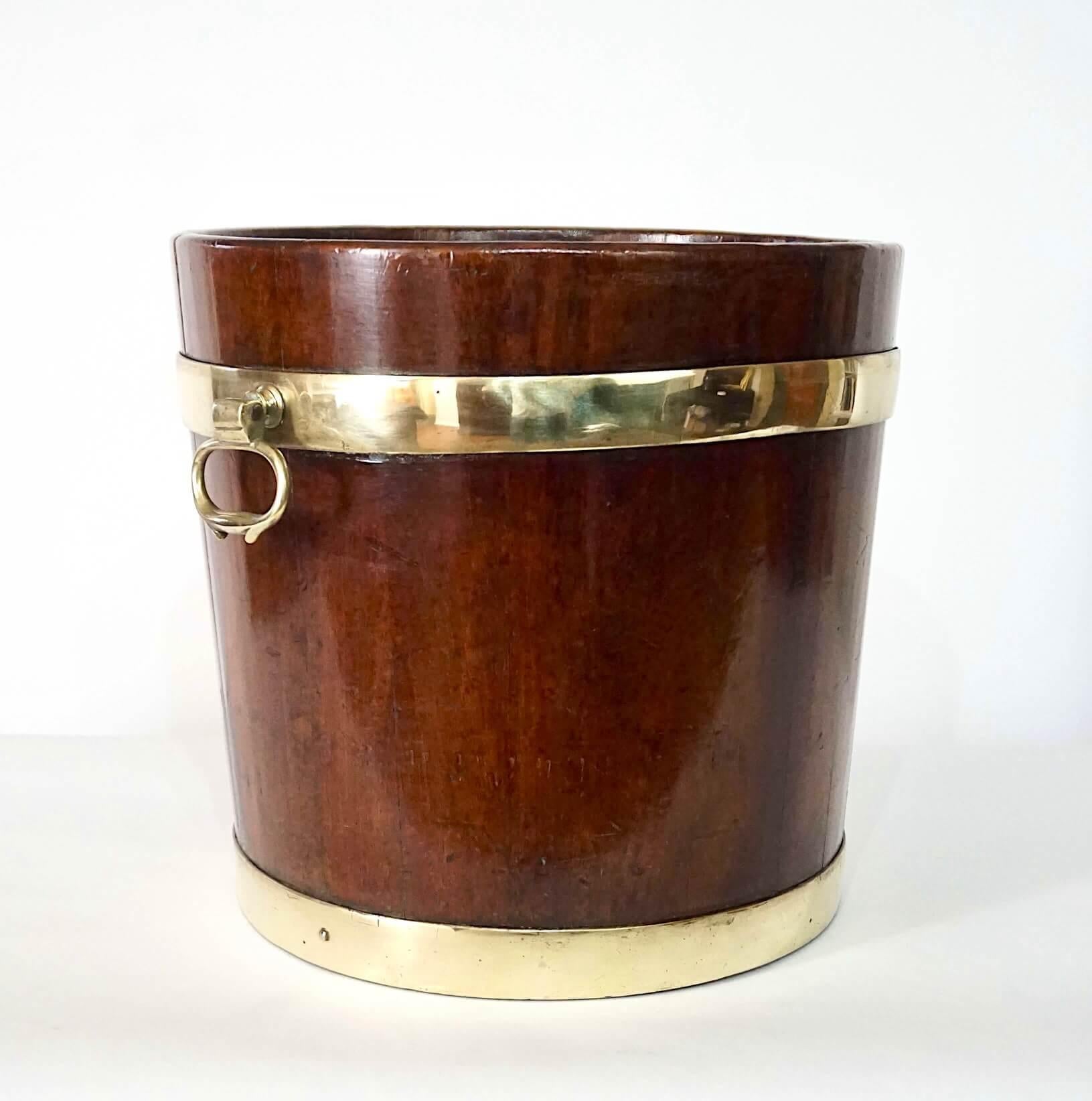 English Georgian Brass Bound Mahogany Coal or Kindling Bucket, circa 1760 For Sale 3