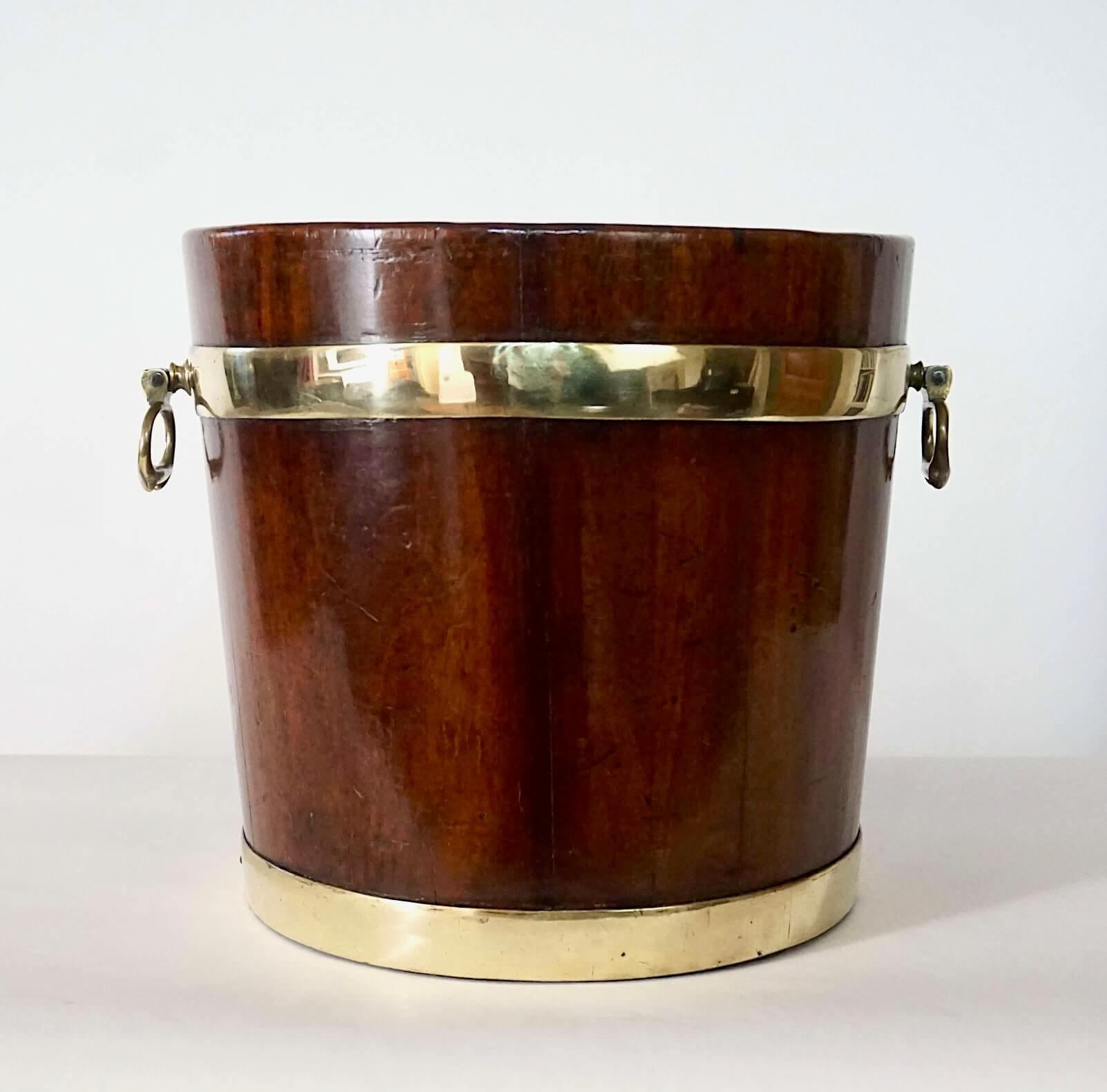 English Georgian Brass Bound Mahogany Coal or Kindling Bucket, circa 1760 For Sale 4