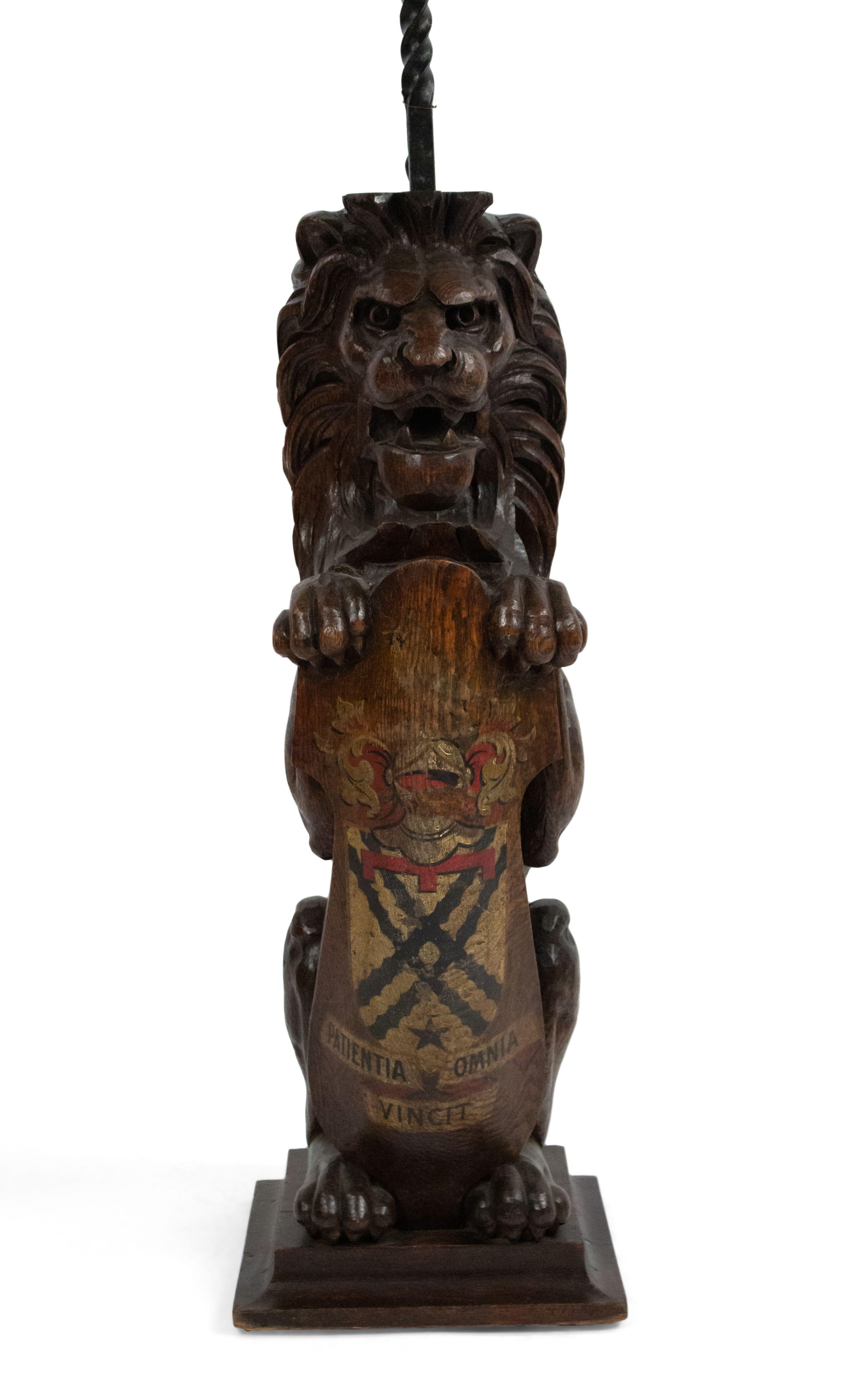 English Georgian Carved Oak Lion Table Lamps In Good Condition For Sale In New York, NY