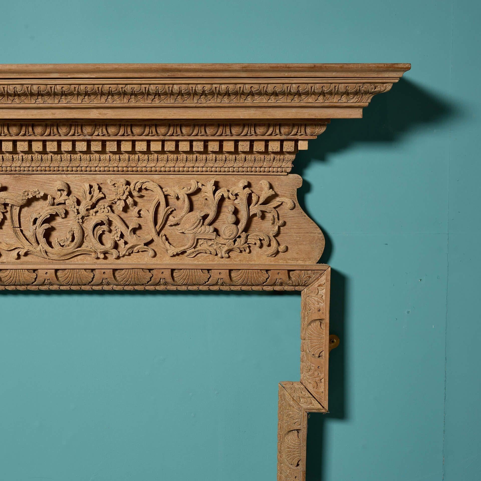 Repisa de chimenea georgiana inglesa de pino tallado Georgiano en venta