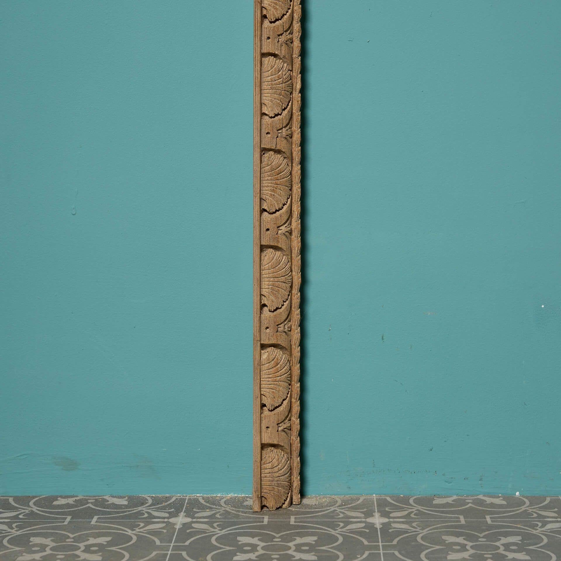 Repisa de chimenea georgiana inglesa de pino tallado siglo XVIII en venta