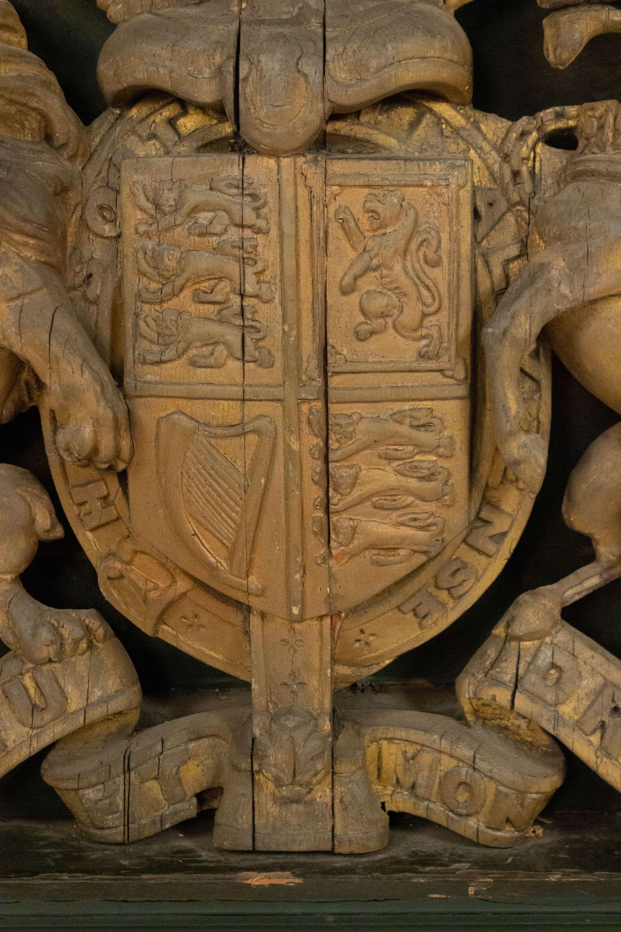 Bois Unicorne et armoiries en bois sculpté en forme de lion de style géorgien anglais en vente